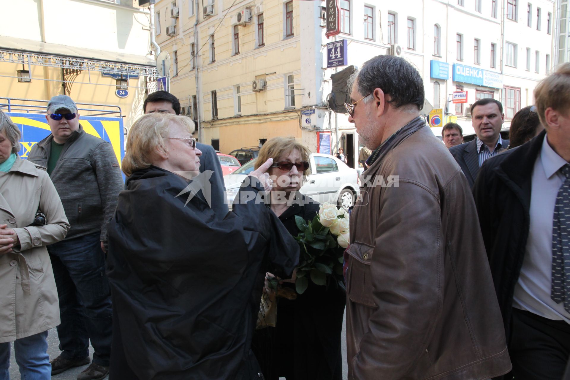 актриса Алла Покровская и актриса Лия Ахеджакова и ее супруг фотограф Владимир Персиянинов