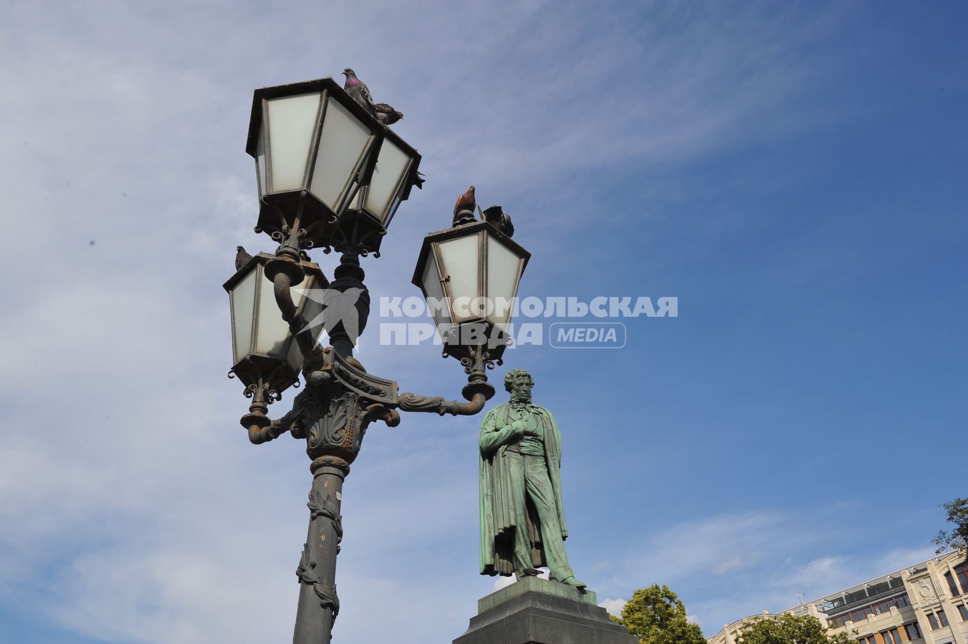 Москва. Памятник  Александру Пушкину на Пушкинской площади.