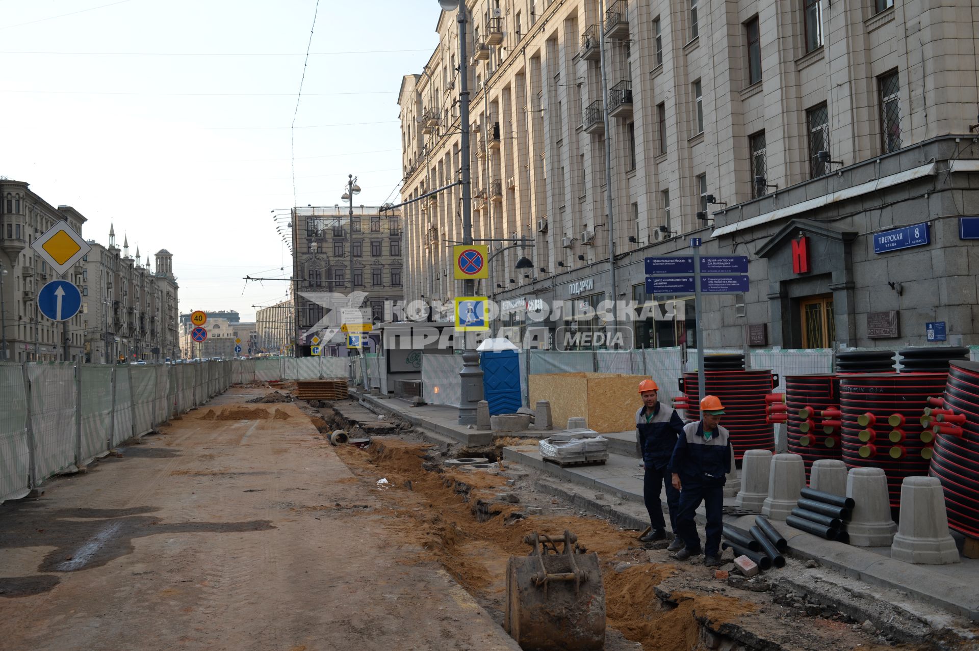 Москва.   Ремонтные работы по благоустройству на Тверской улице.