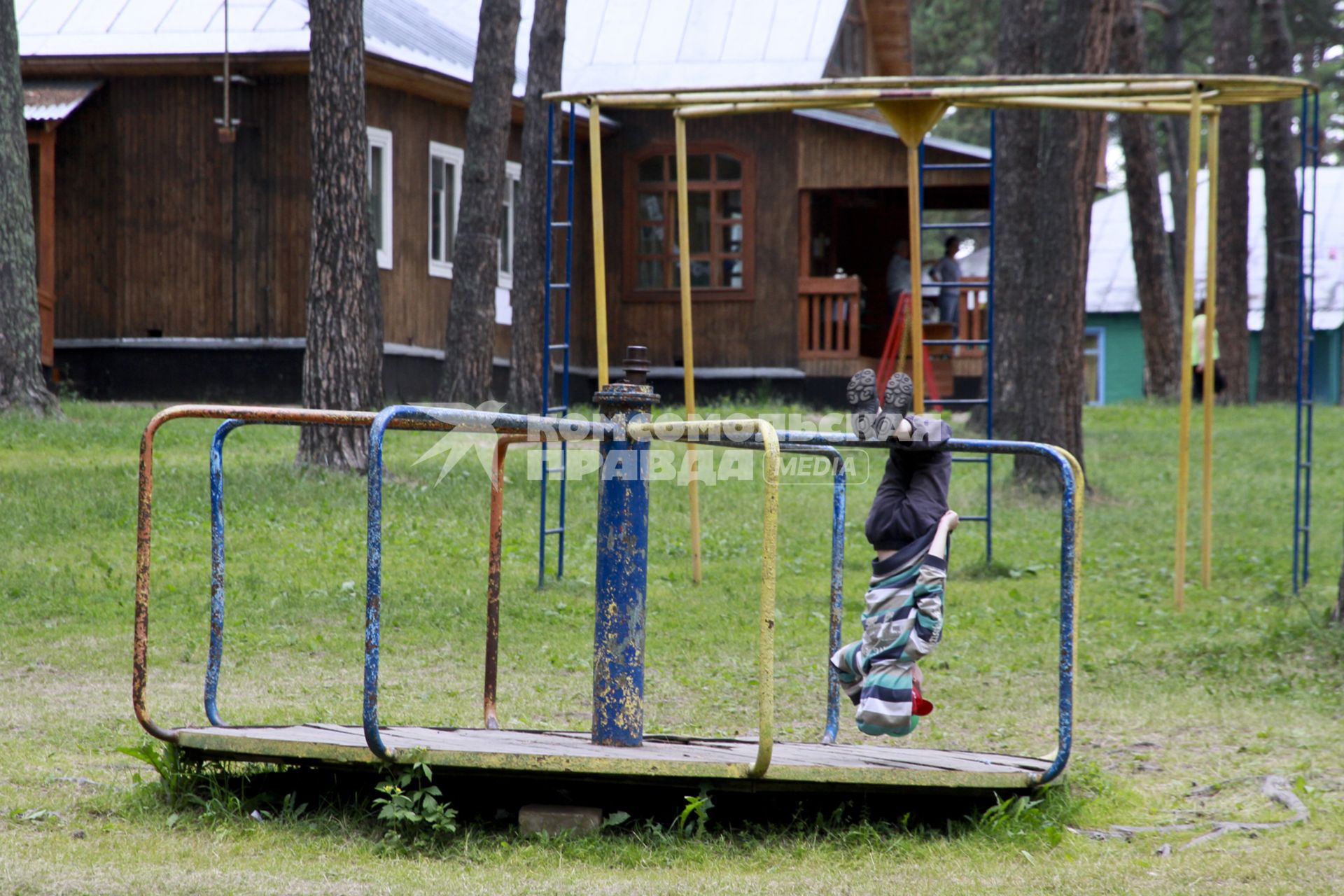 Барнаул. Дети отдыхают в детском летнем лагере.