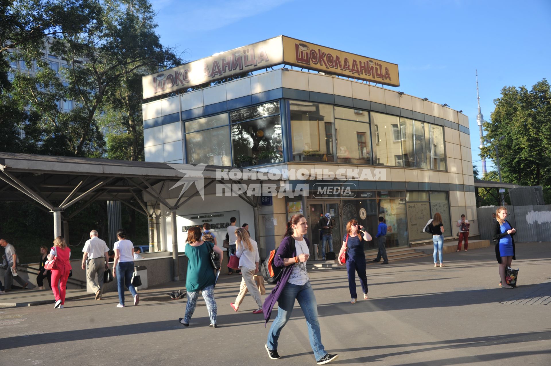 Москва. Здание кафе `Шоколадница` у метро `Дмитровская`, попавшее в новый список правительства Москвы о сносе самостроя.