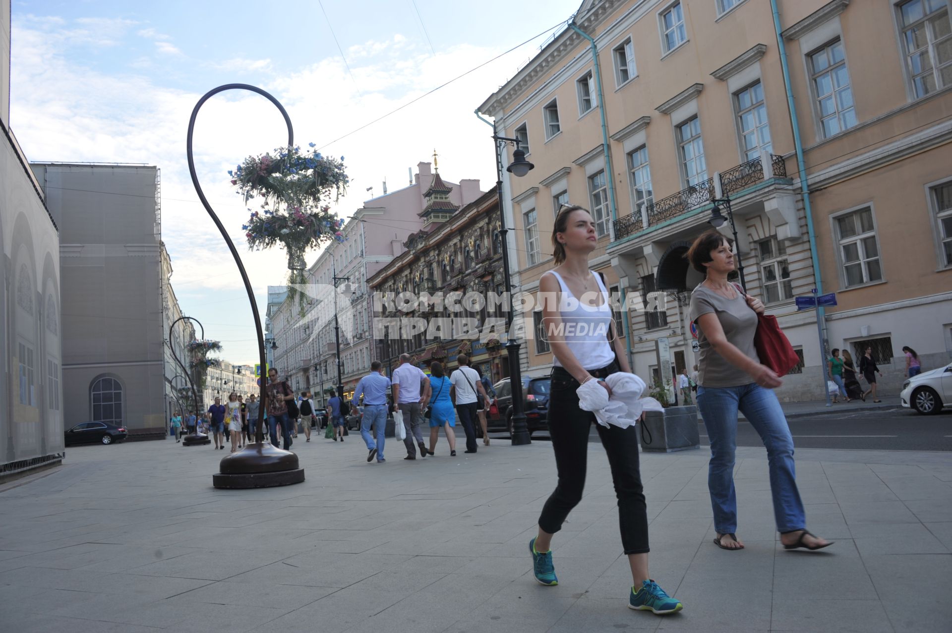 Москва. Пешеходная зона на Мясницкой улице.