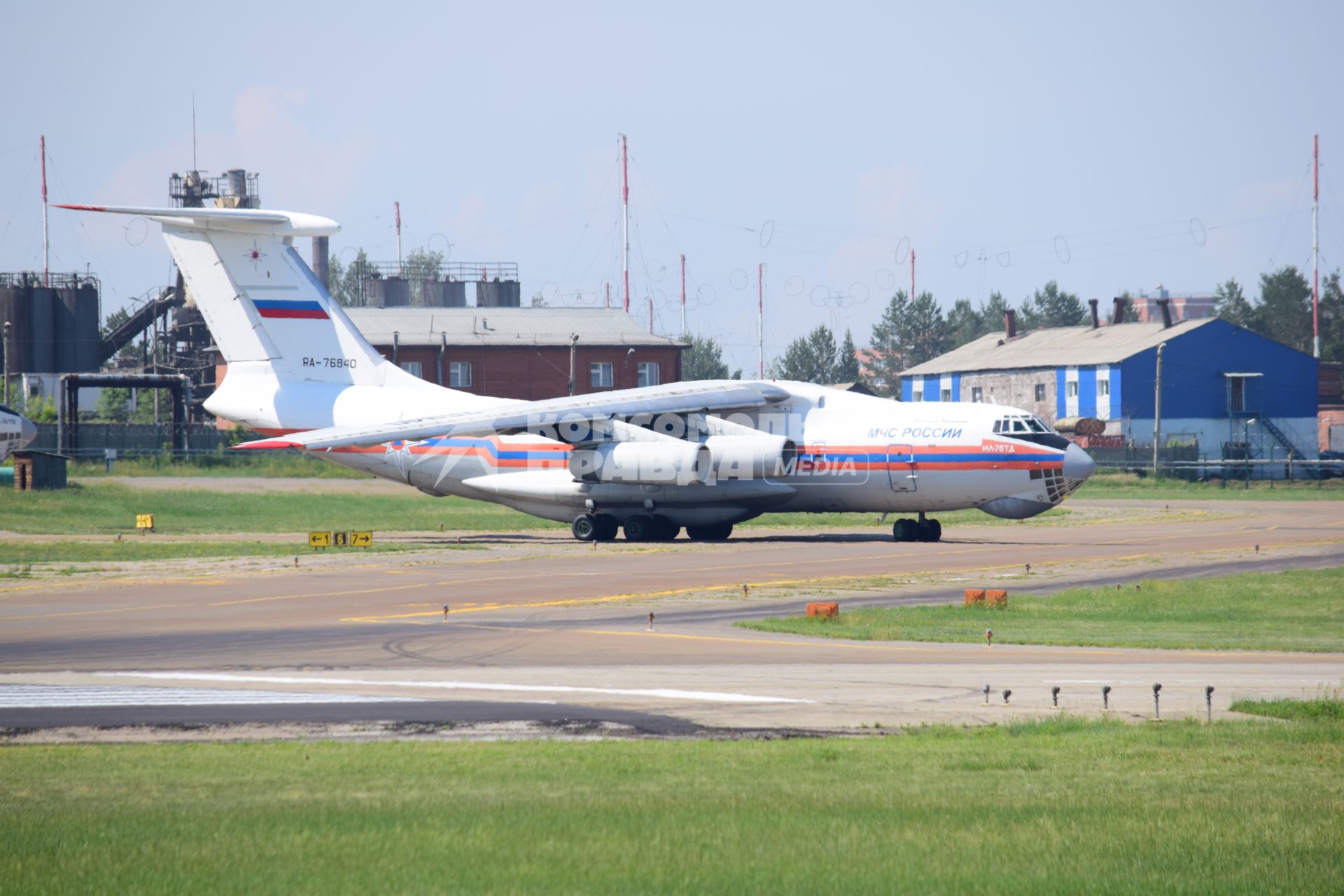 Иркутская область. 30.06.2016. Самолет МЧС РФ Ил-76 на аэродроме. Самолет пропал в районе тушения лесных пожаров 1 июля.