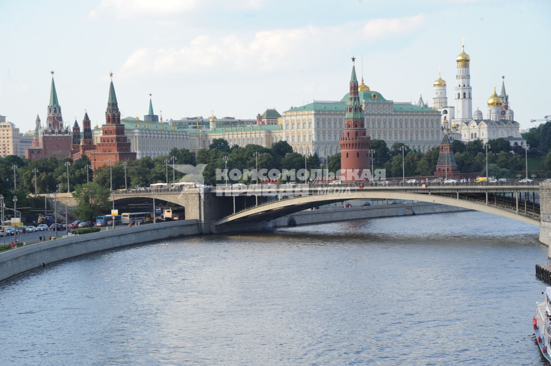 Москва. Вид на Кремль и Большой Каменный мост.