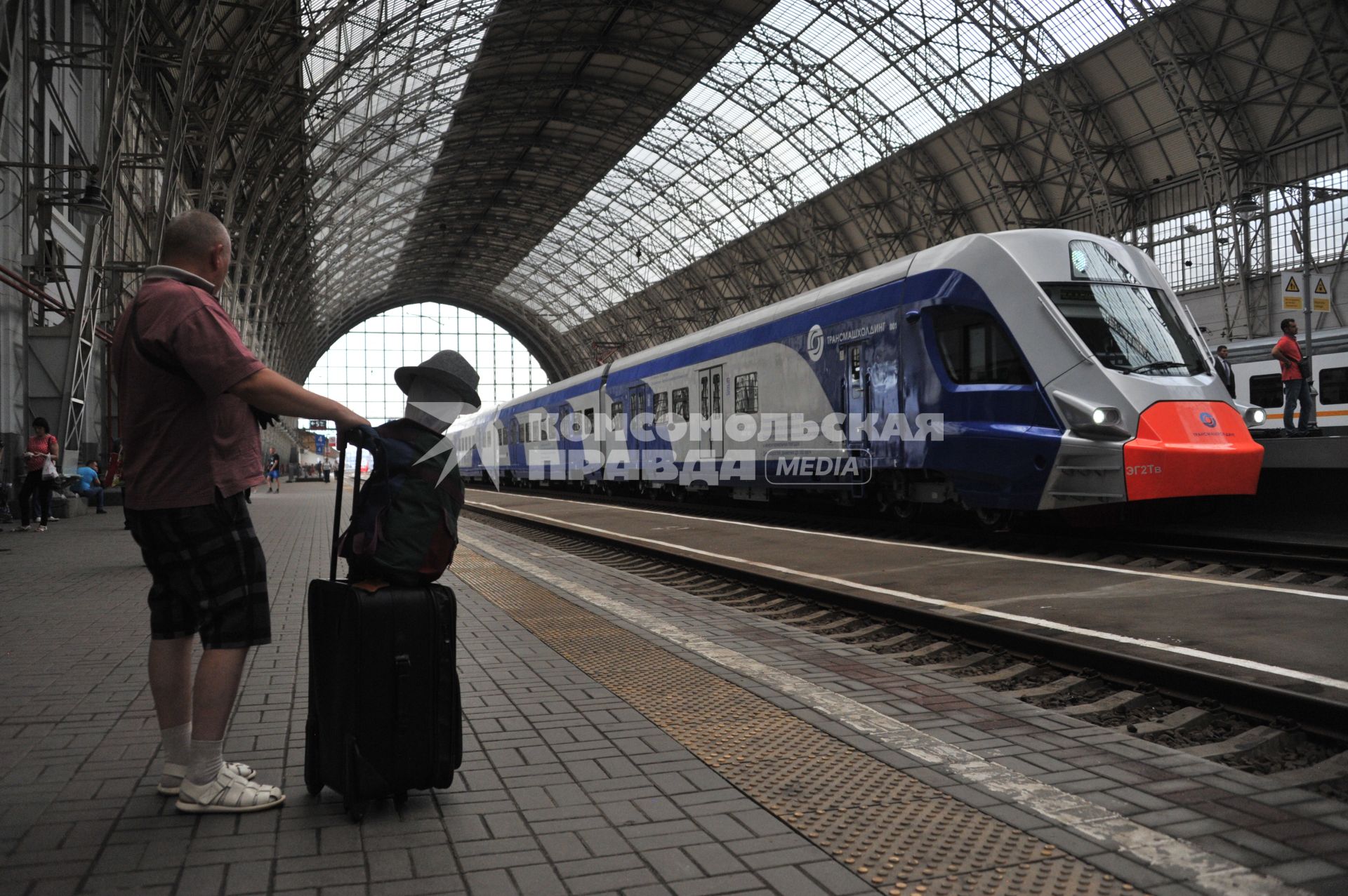 Москва. Электропоезд ЭГ2Тв, предназначенный для запуска по МКЖД на Киевском вокзале.