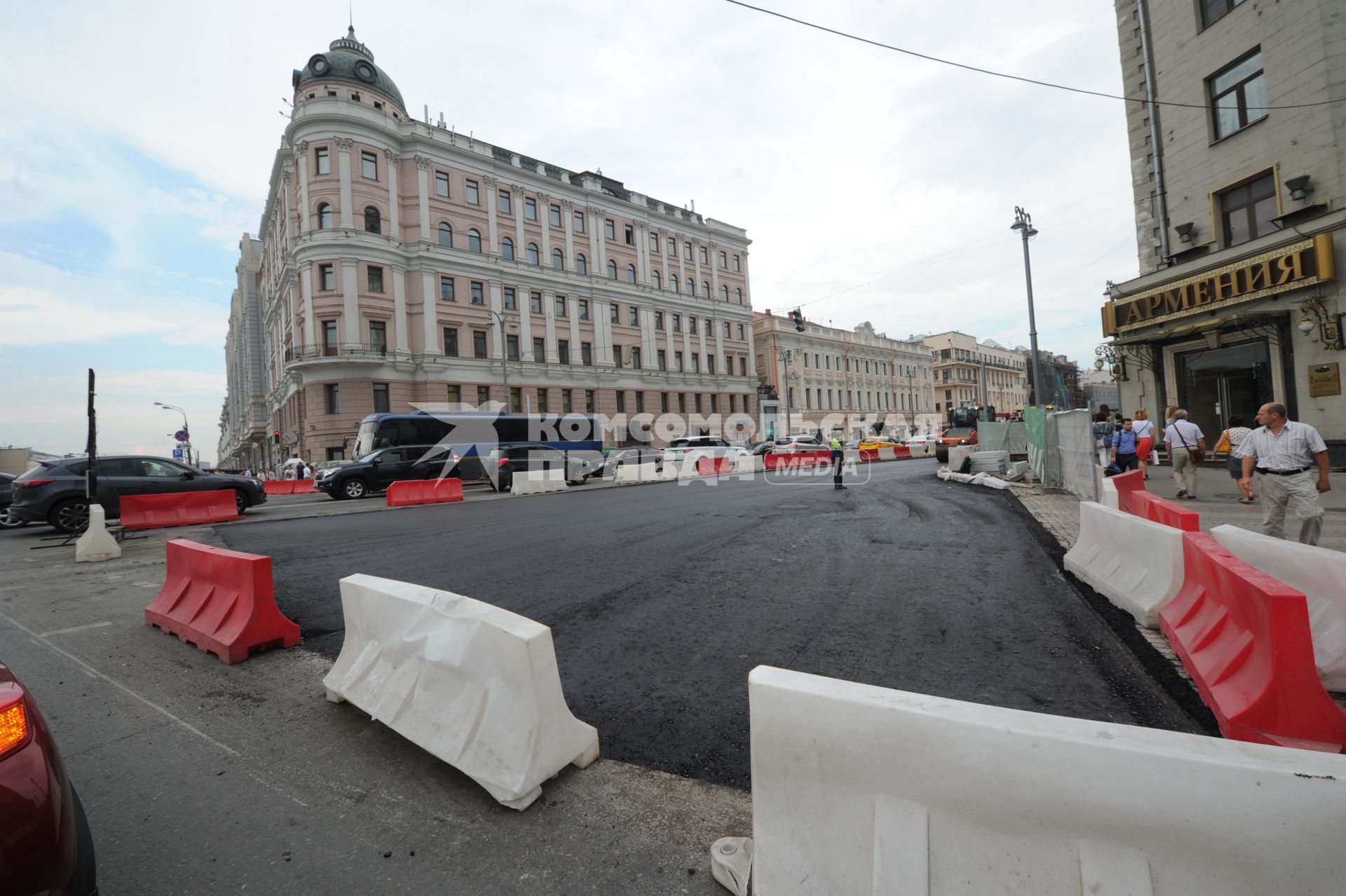 Москва.  Дорожные работы на Тверской улице.