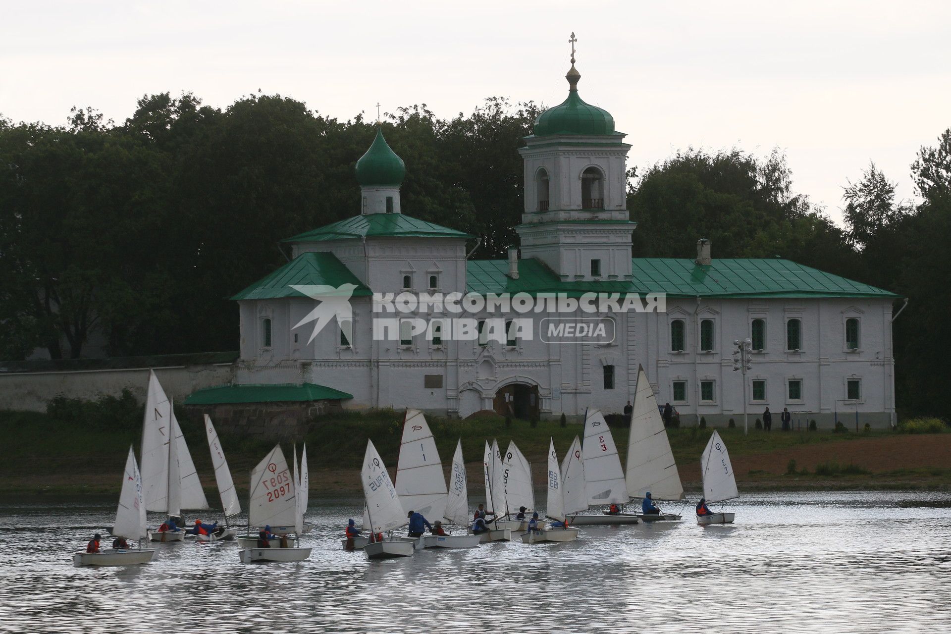 Псков. На реке Великой прошла первая межрегиональная  детская регата.