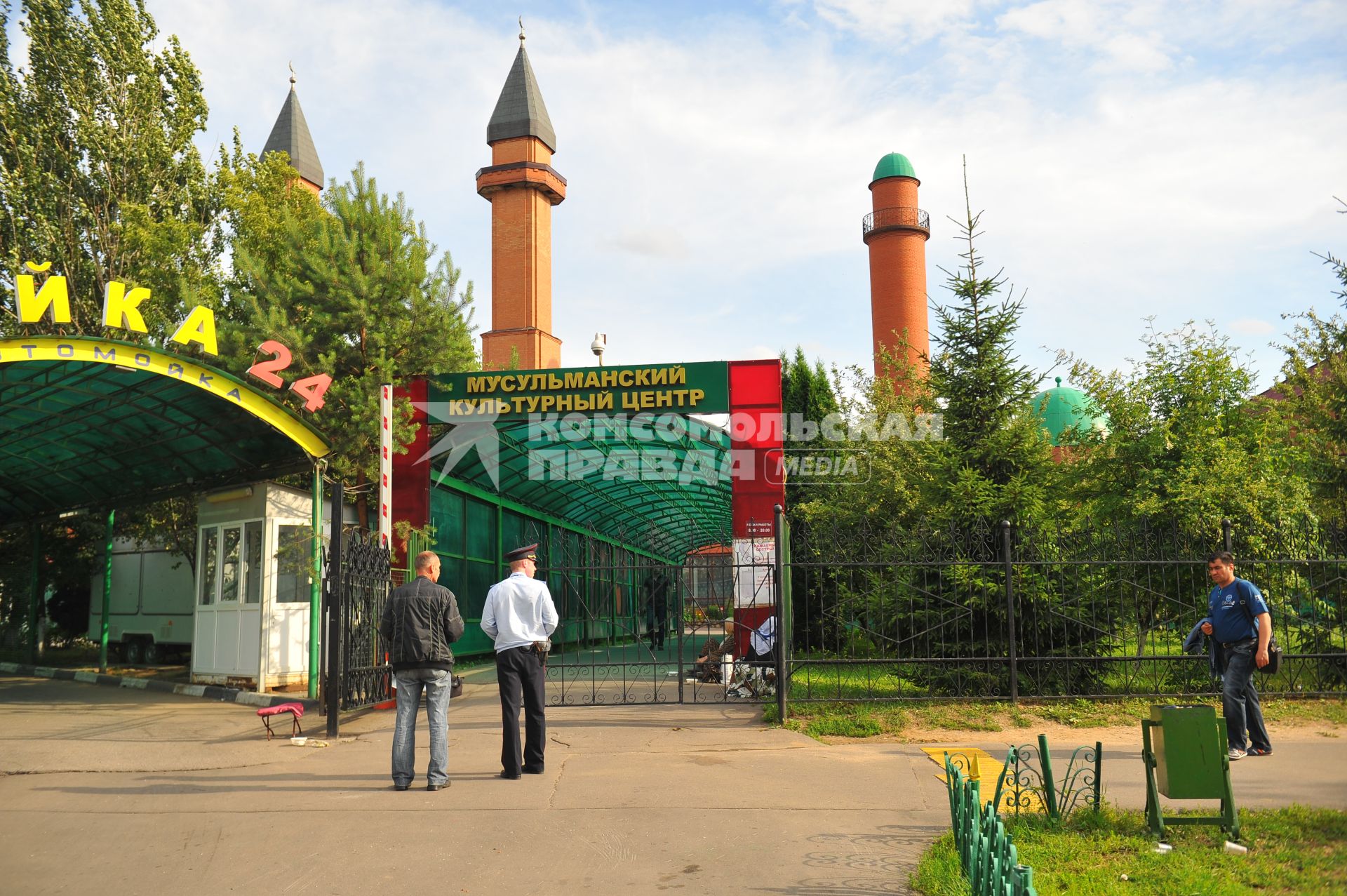 Москва. Мечеть `Ярдям` на улице Хачатуряна.