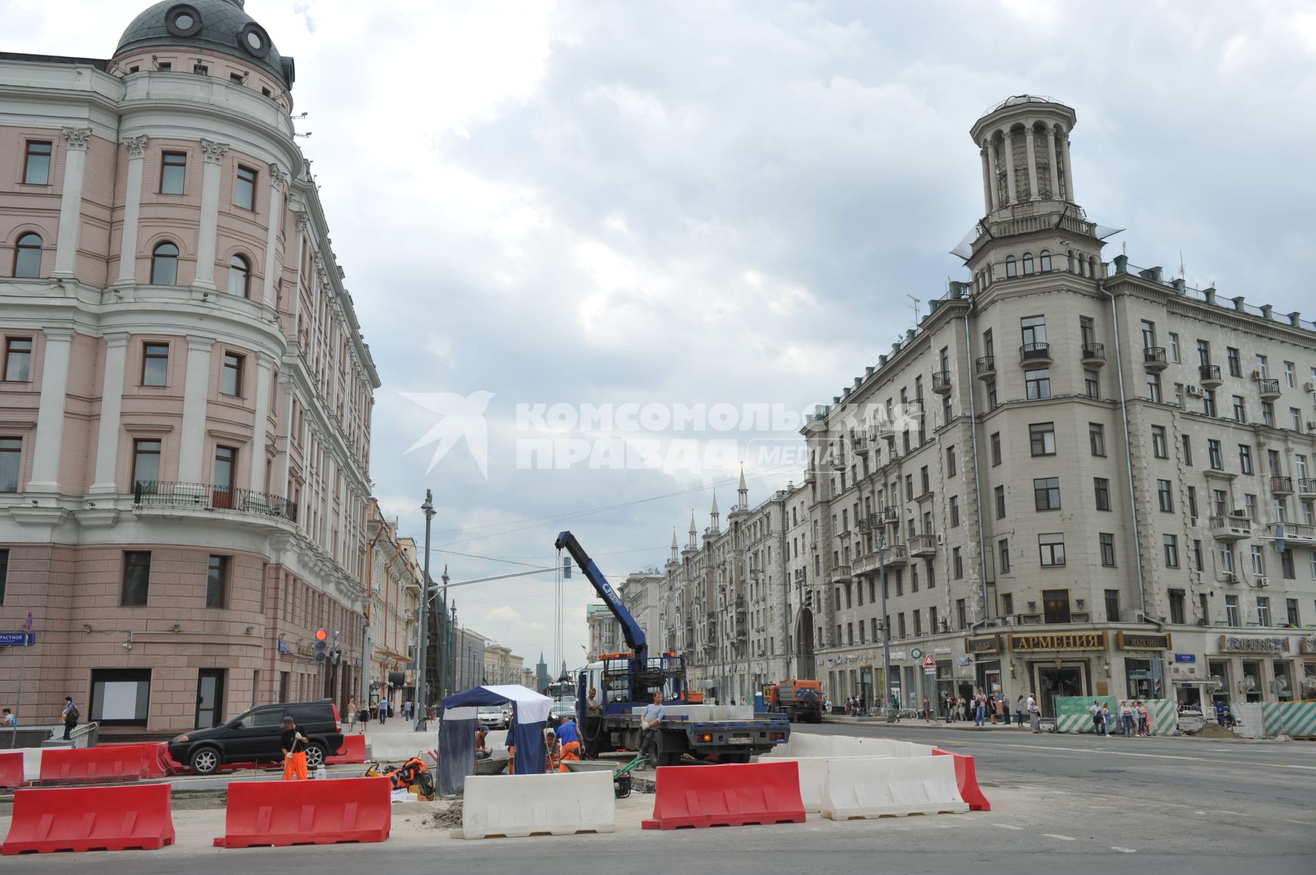 Москва. Ремонтные работы на Тверской улице.