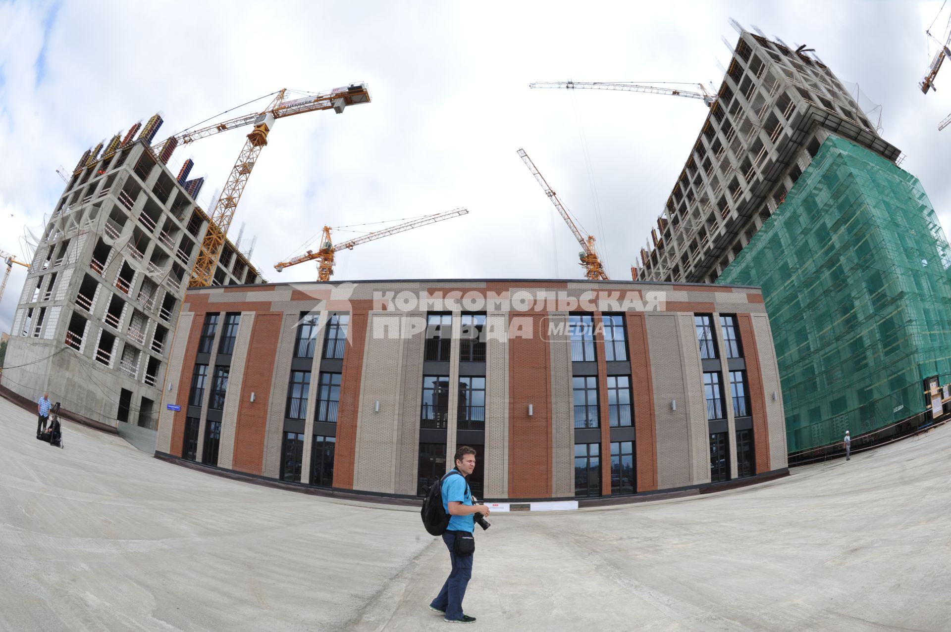 Москва.  Фотографы на  строительстве жилого комплекса `ЗИЛАРТ` на территории бывшего автозавода имени  Лихачева.