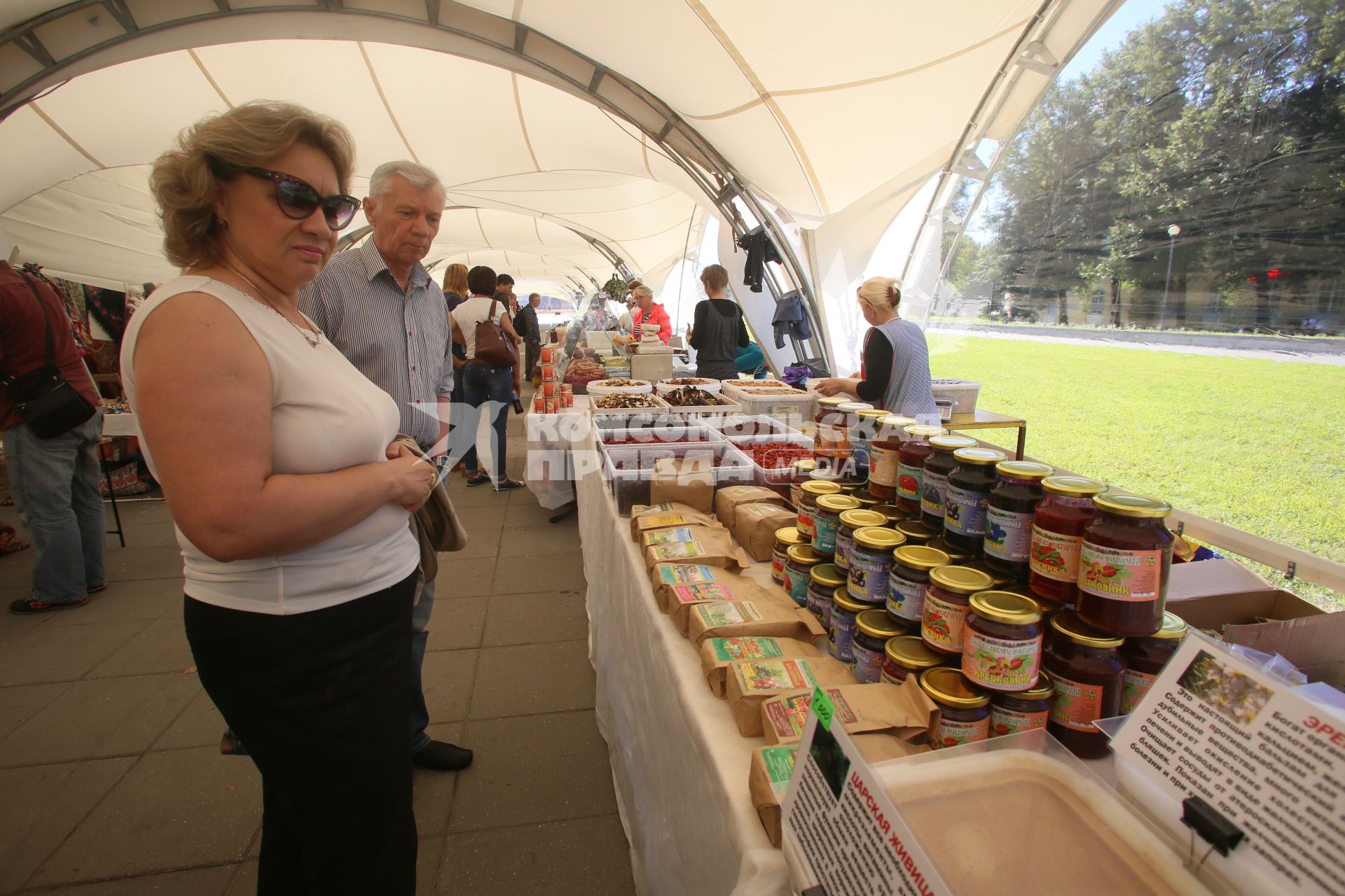 Санкт-Петербург. Продажа варенья на ярмарке выходного дня.