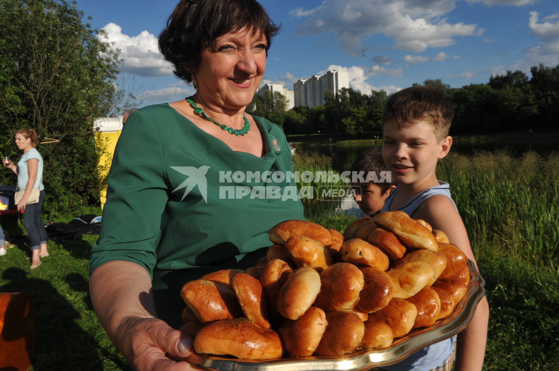 Москва. В парке Шкулева природно-охранного  комплекса `Кузьминки-Люблино` состоялся общегородской Национальный белорусский праздник Купалье.