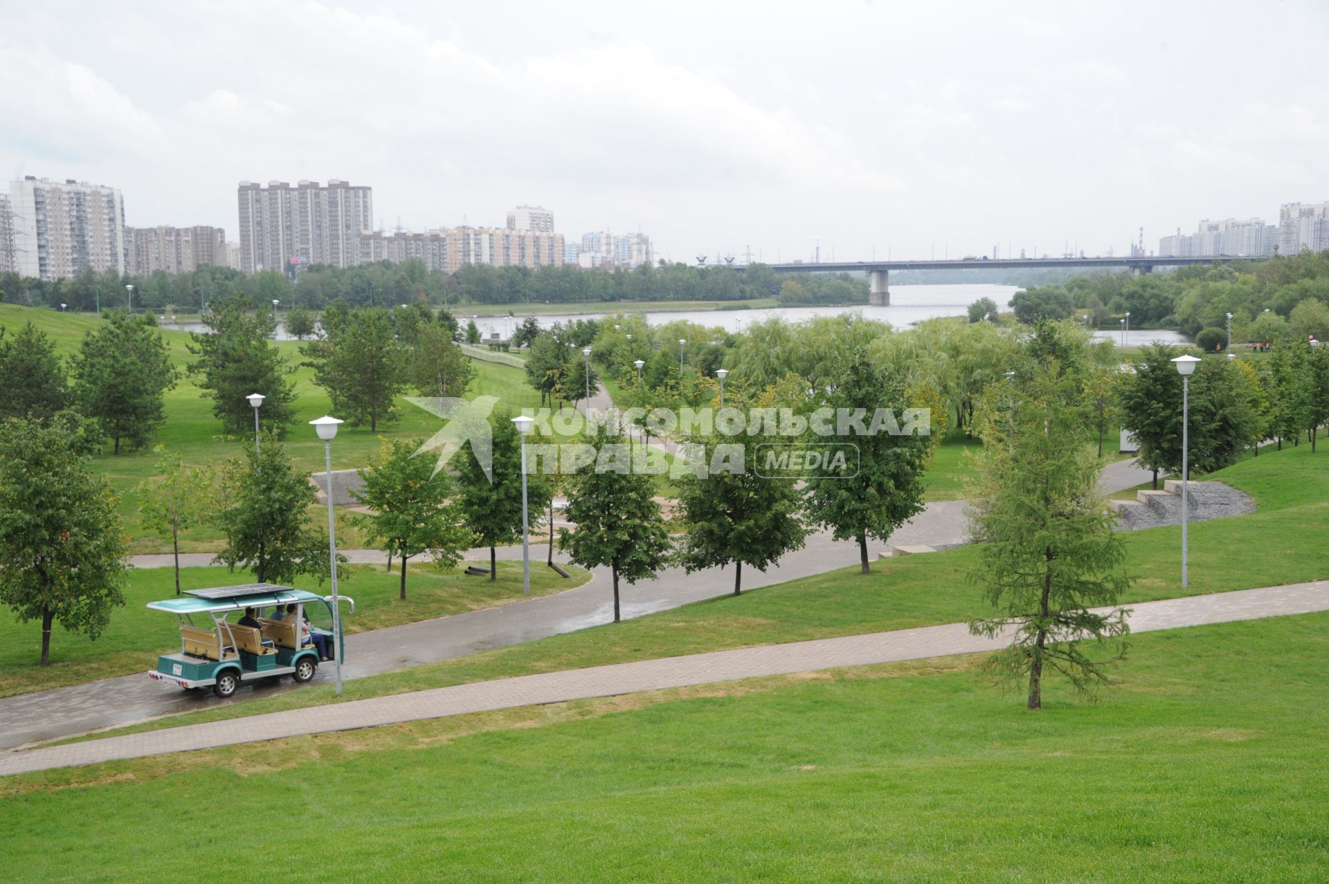 Москва. Вид на  Братеевский Каскадный парк после реконструкции.