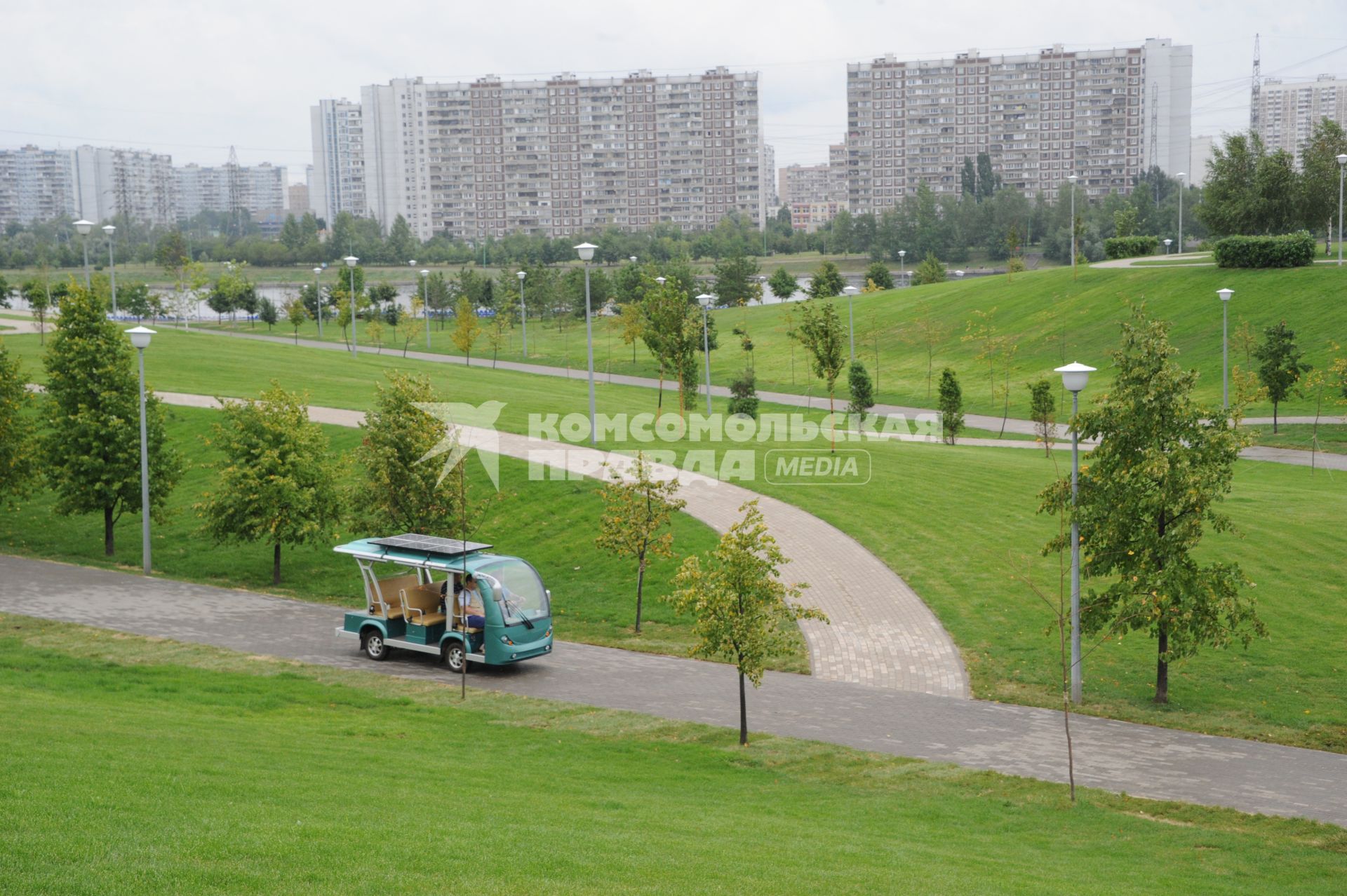 Москва. Вид на  Братеевский Каскадный парк после реконструкции.