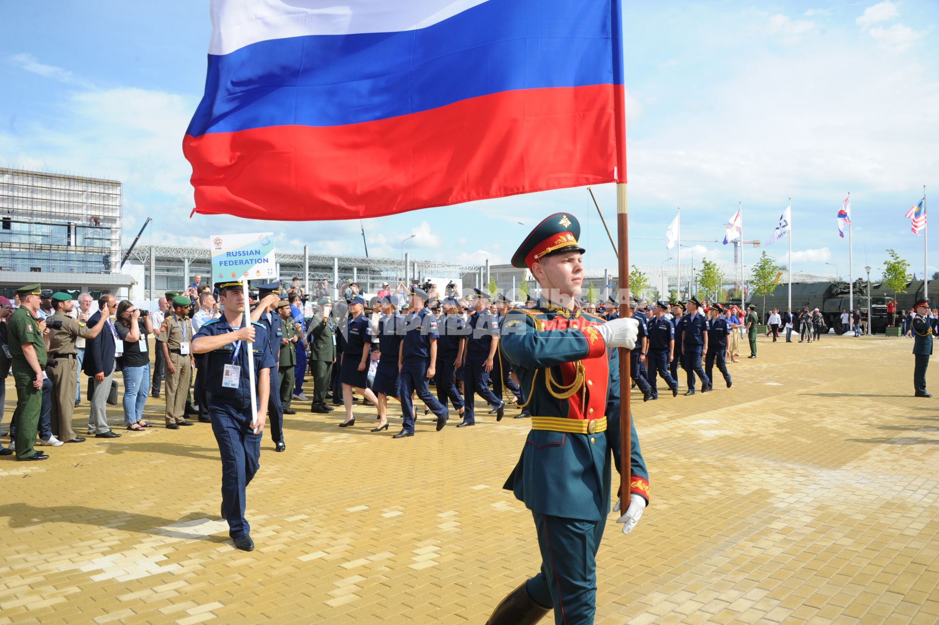 Московская область, Кубинка. Парад участников чемпионата мира среди военнослужащих по парашютному спорту , который прошел в Военно-патриотическом парке культуры и отдыха   ВС России `Патриот` .