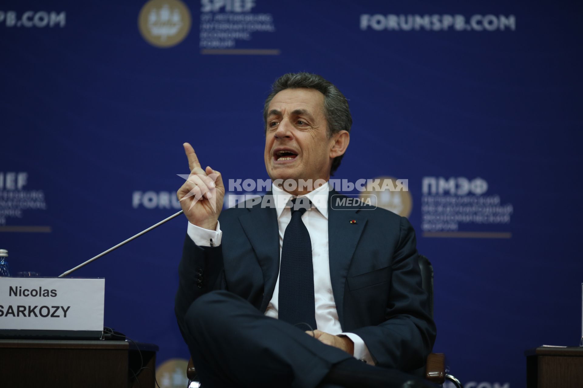 Санкт-Петербург. Экс-президент Франции Николя Саркози (слева) на XX Петербургском международном экономическом форуме.