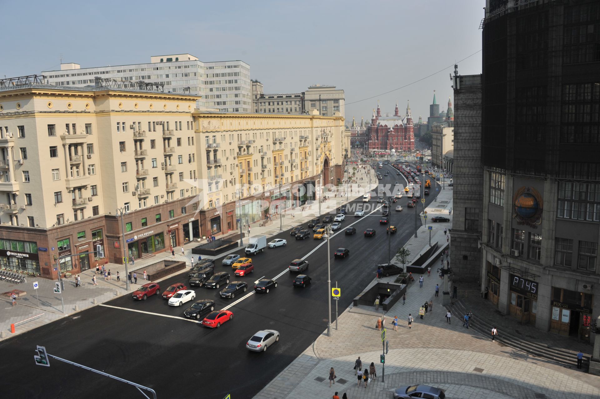 Москва. Вид на Тверскую улицу после реконструкции.