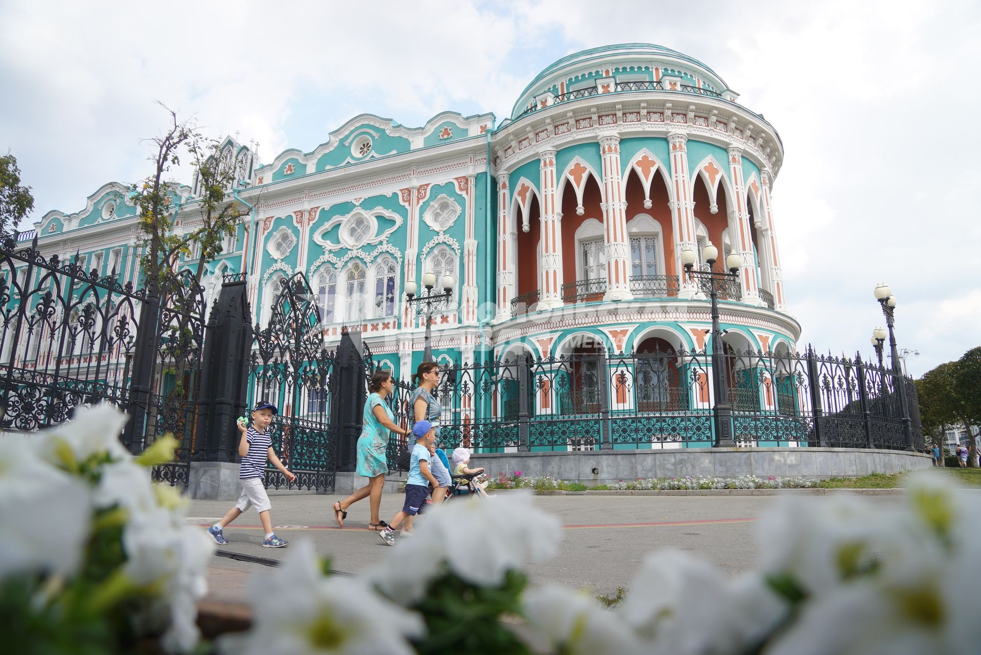 Екатеринбург. Дом Севастьянова - достопримечательность города, где размещается резиденция губернатора Свердловской области. Внесен в список на голозование за символ города, для размещения на новых банкнотах 200 и 2000 рублей