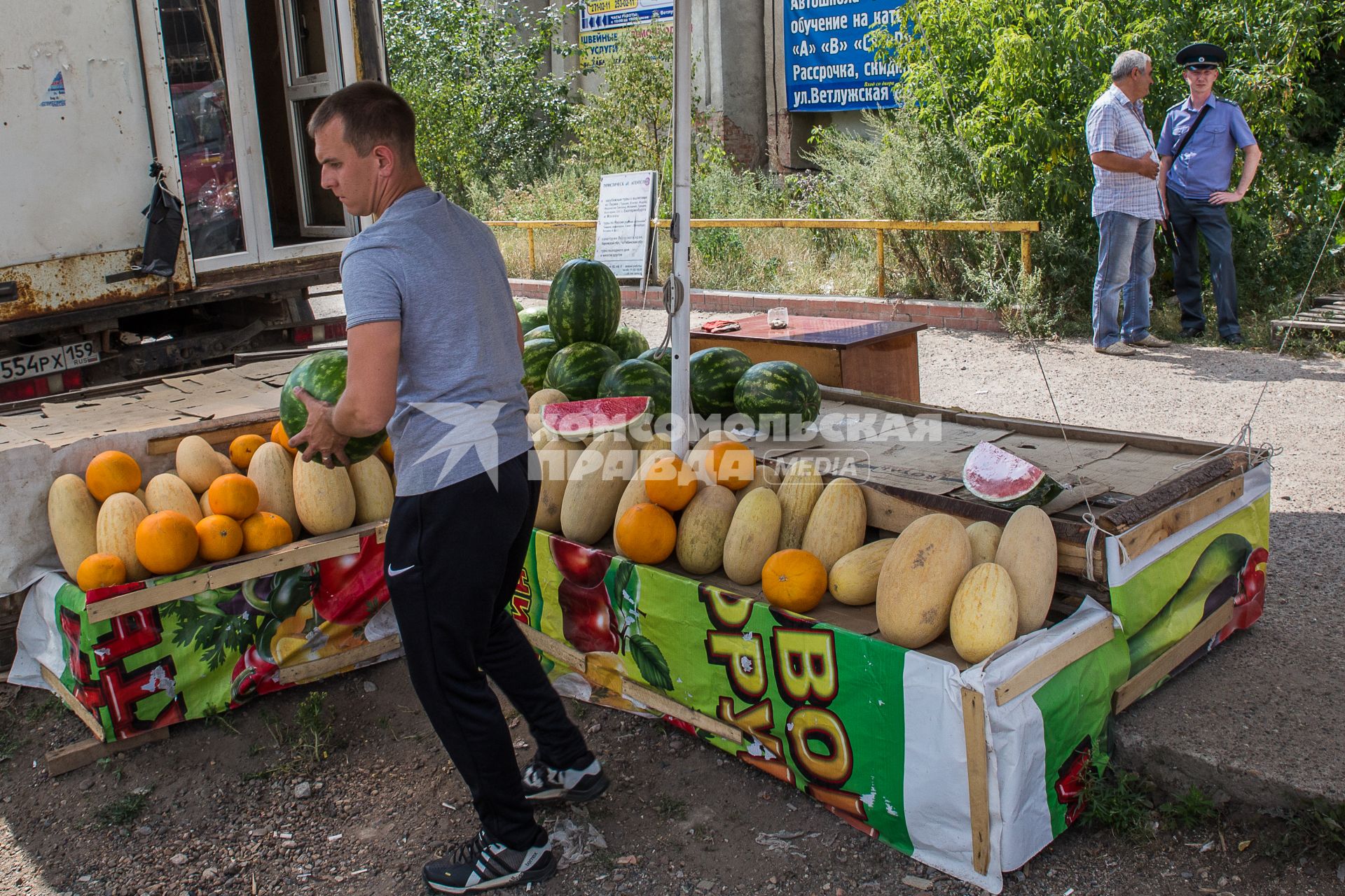 Пермь. Продажа арбузов и дынь.