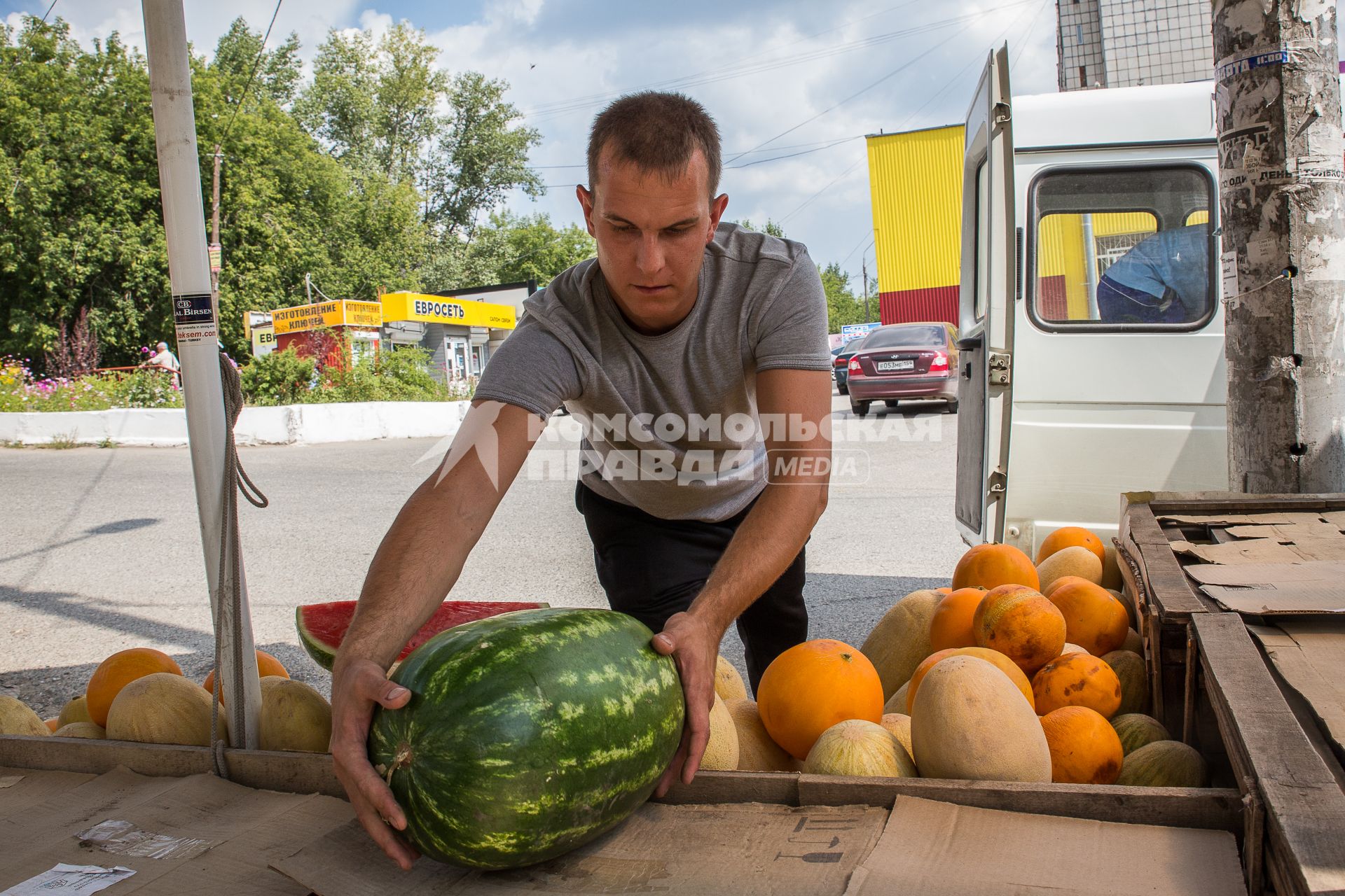 Пермь. Продажа арбузов и дынь.