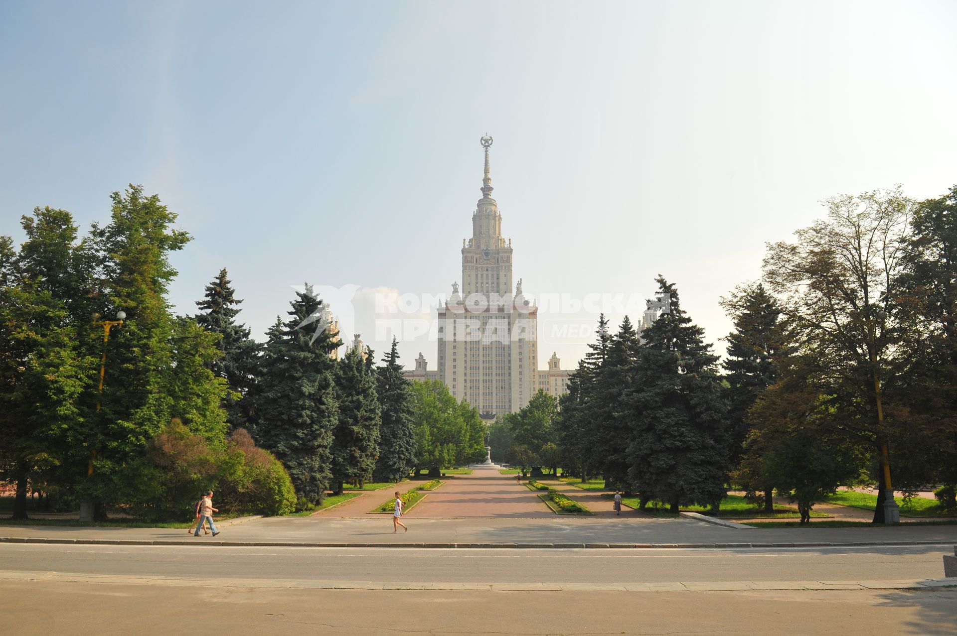 Москва. Главное здание Московского государственного университета (МГУ) на Воробьевых горах.