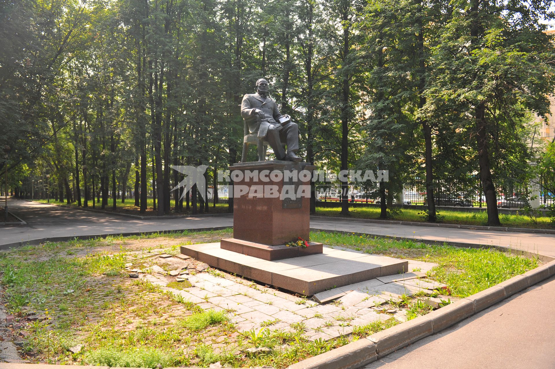 Москва. Памятник А.Ф. Кони на территории Московского государственного университета (МГУ) на Воробьевых горах.