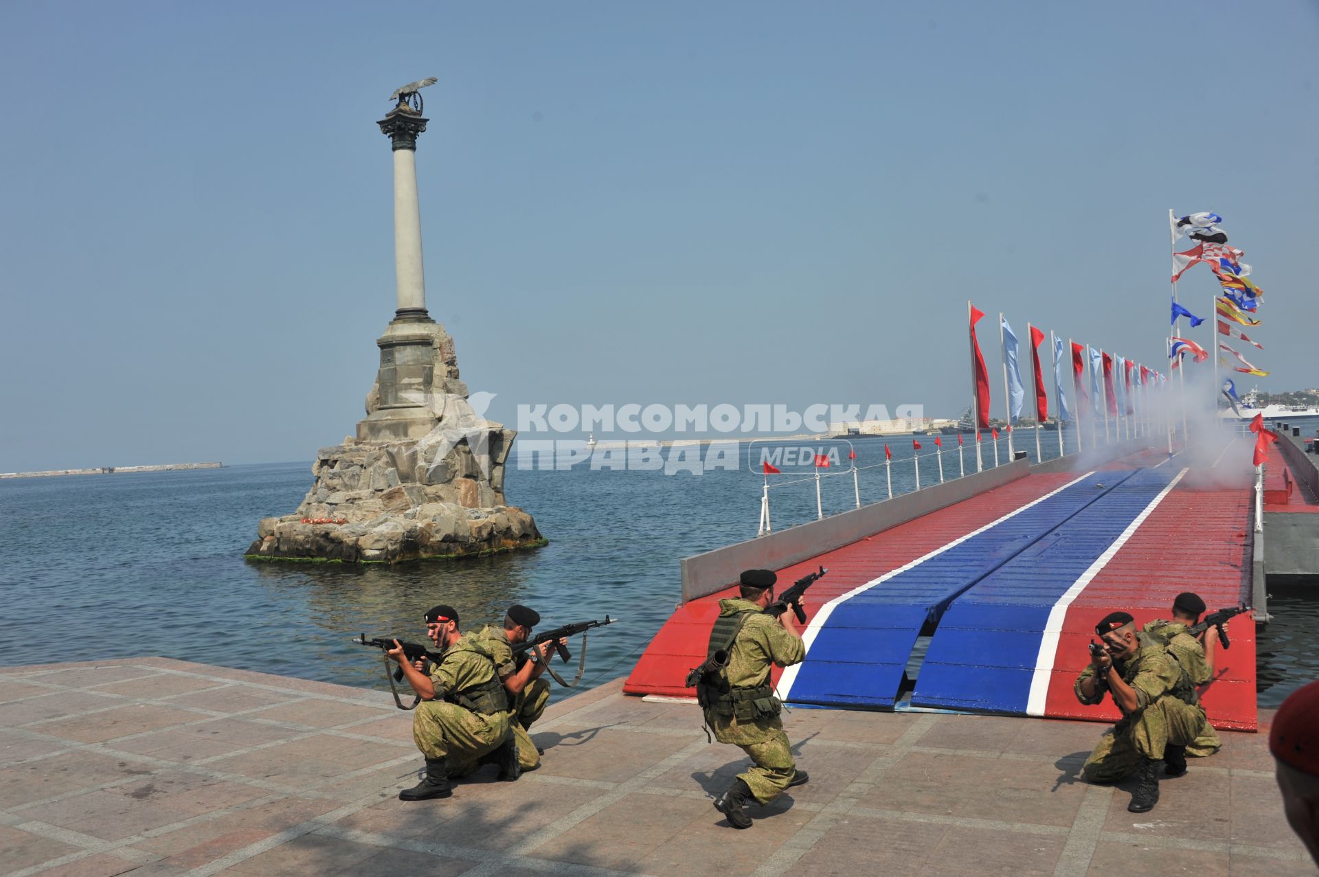 Крым, Севастополь. Военнослужащие на параде по случаю празднования Дня Военно-Морского Флота России.