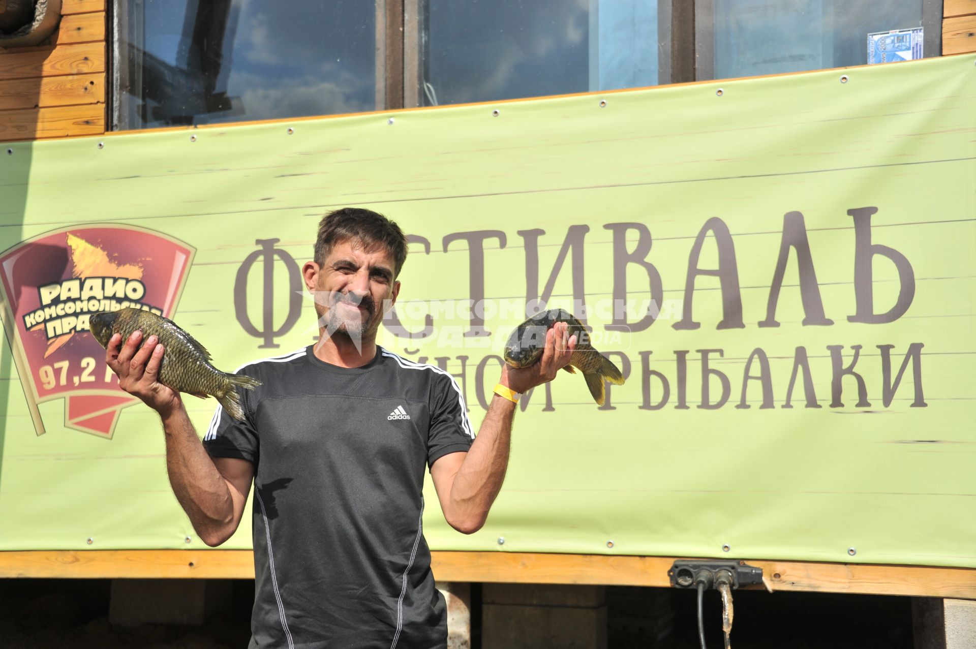 Московская область, д. Мисайлово.   Участник фестиваля семейной рыбалки с радио `Комсомольская правда` в парке рыбалки и отдыха `Лагуна`.