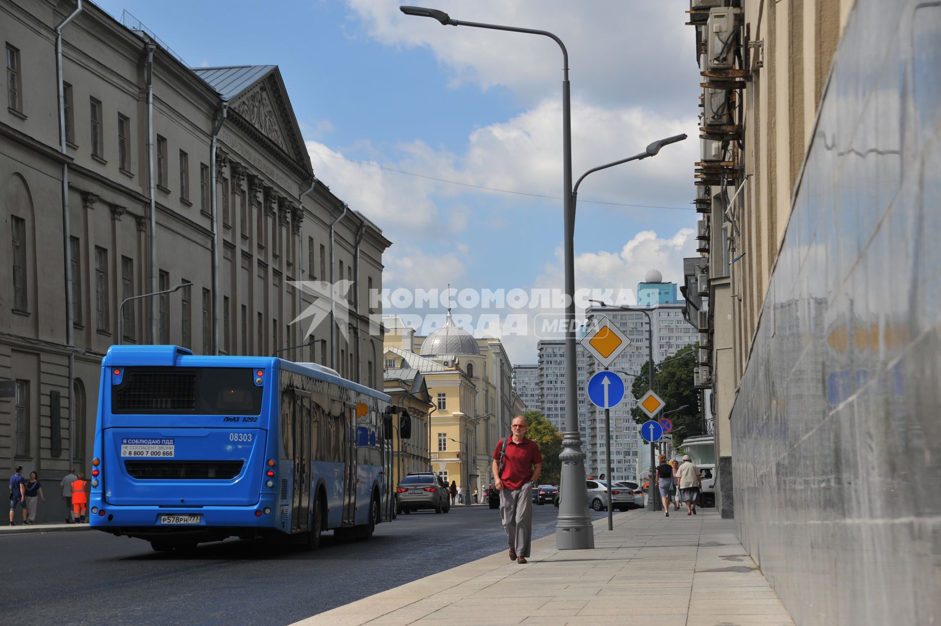 Москва.  Улице Воздвиженка после реконструкции.