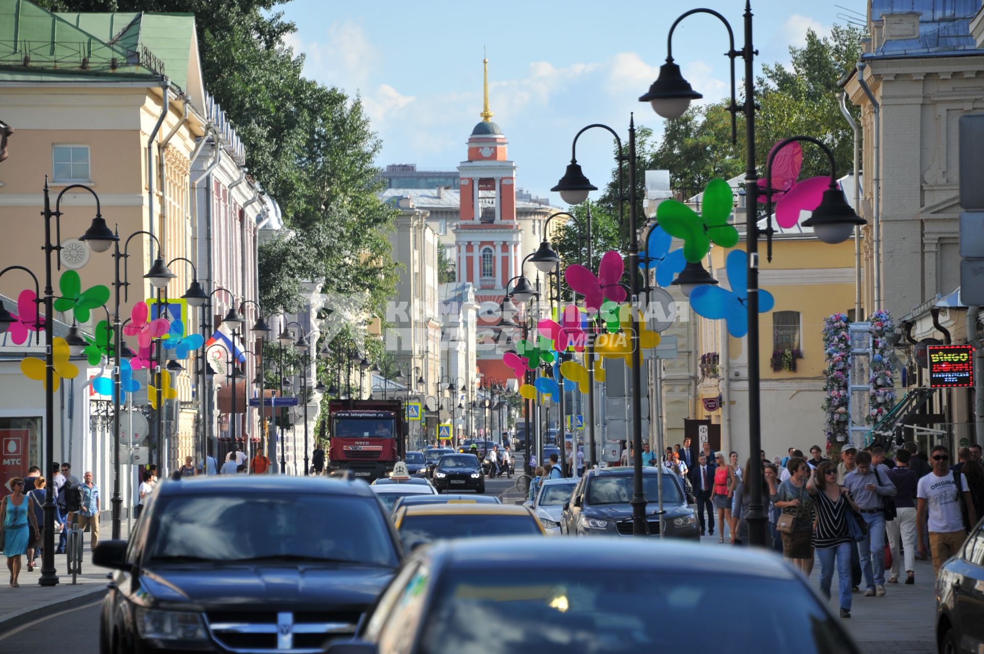 Москва. Пятницкая улица после реконструкции.