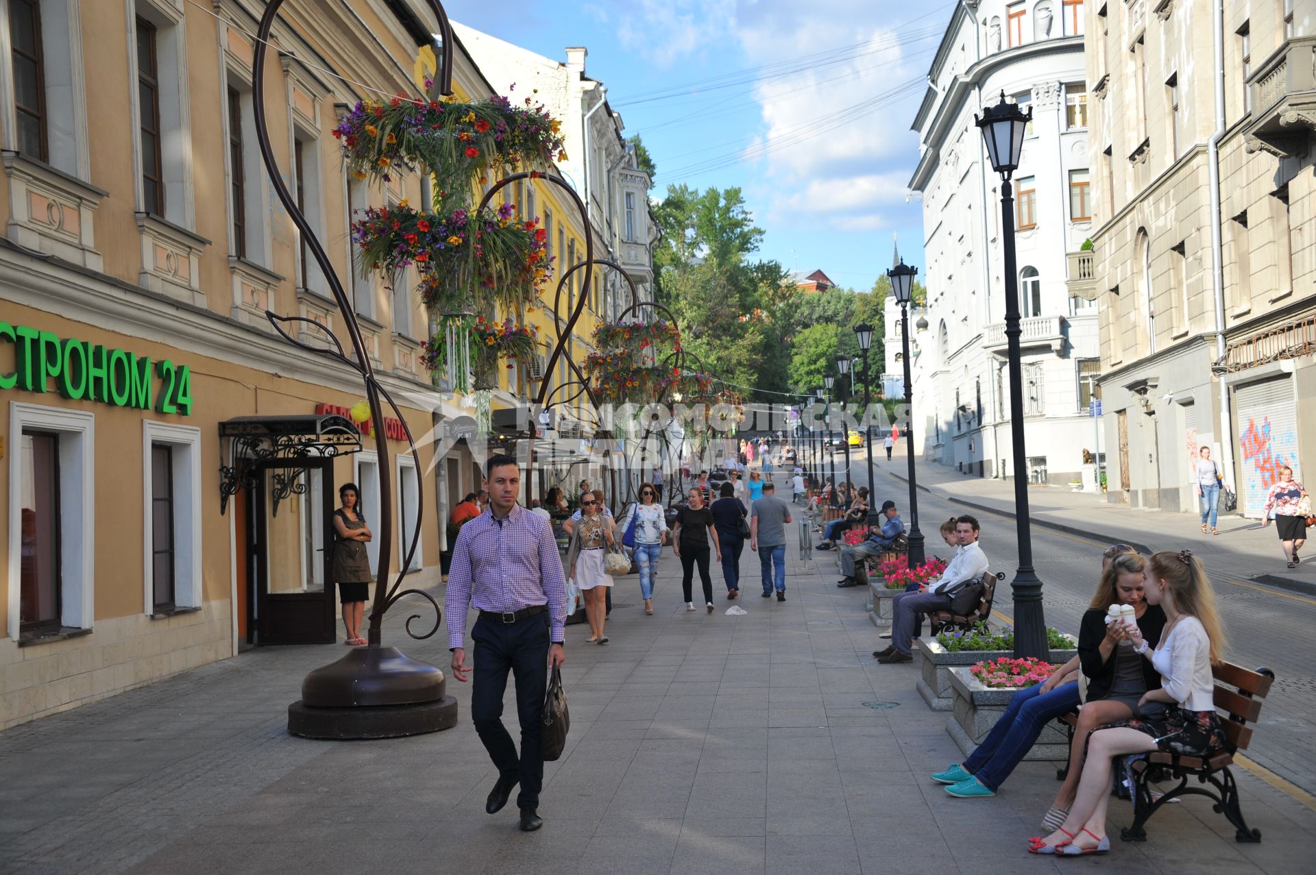 Москва.  Улица Забелина после реконструкции.