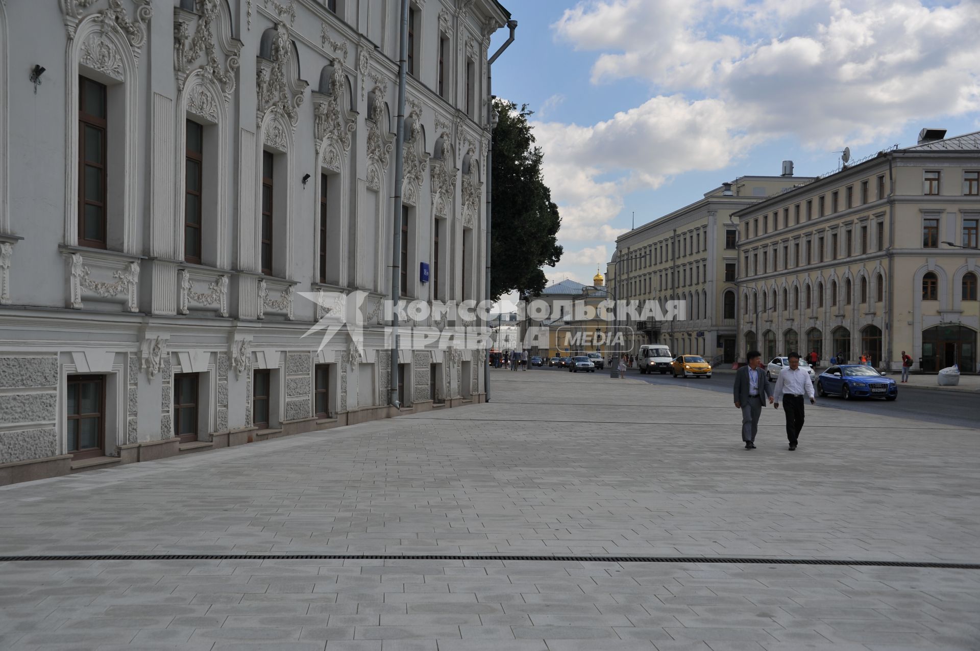 Москва.  Улице Воздвиженка после реконструкции.