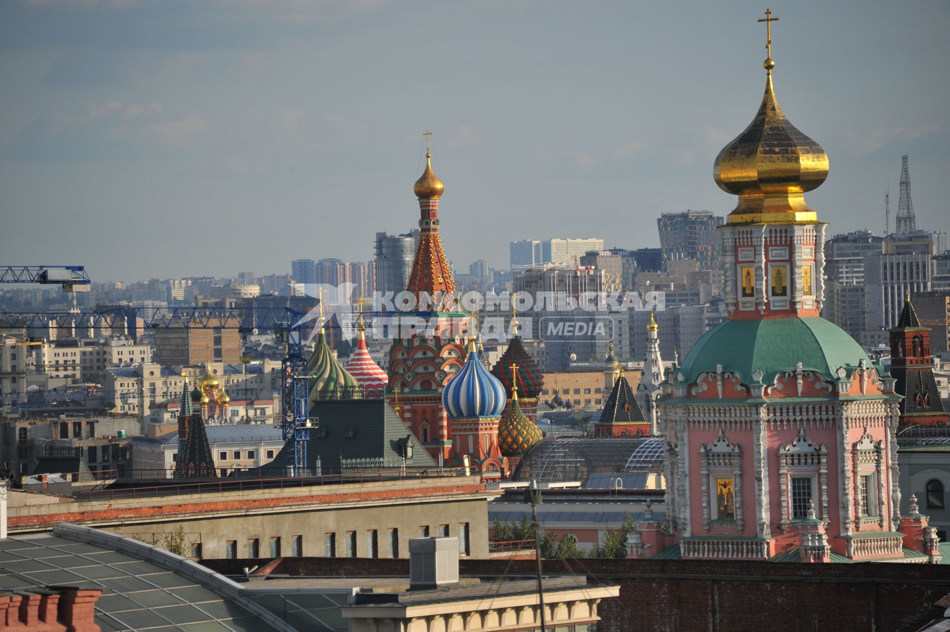 Вид на Москву со смотровой площадки `Центрального детского магазина на Лубянке`.