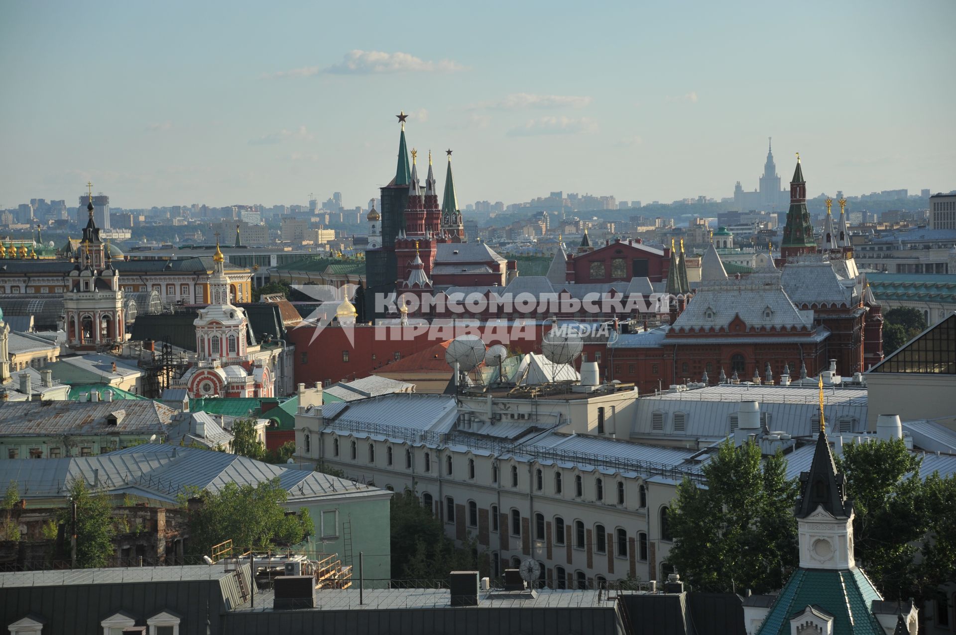 Вид на Москву со смотровой площадки `Центрального детского магазина на Лубянке`.