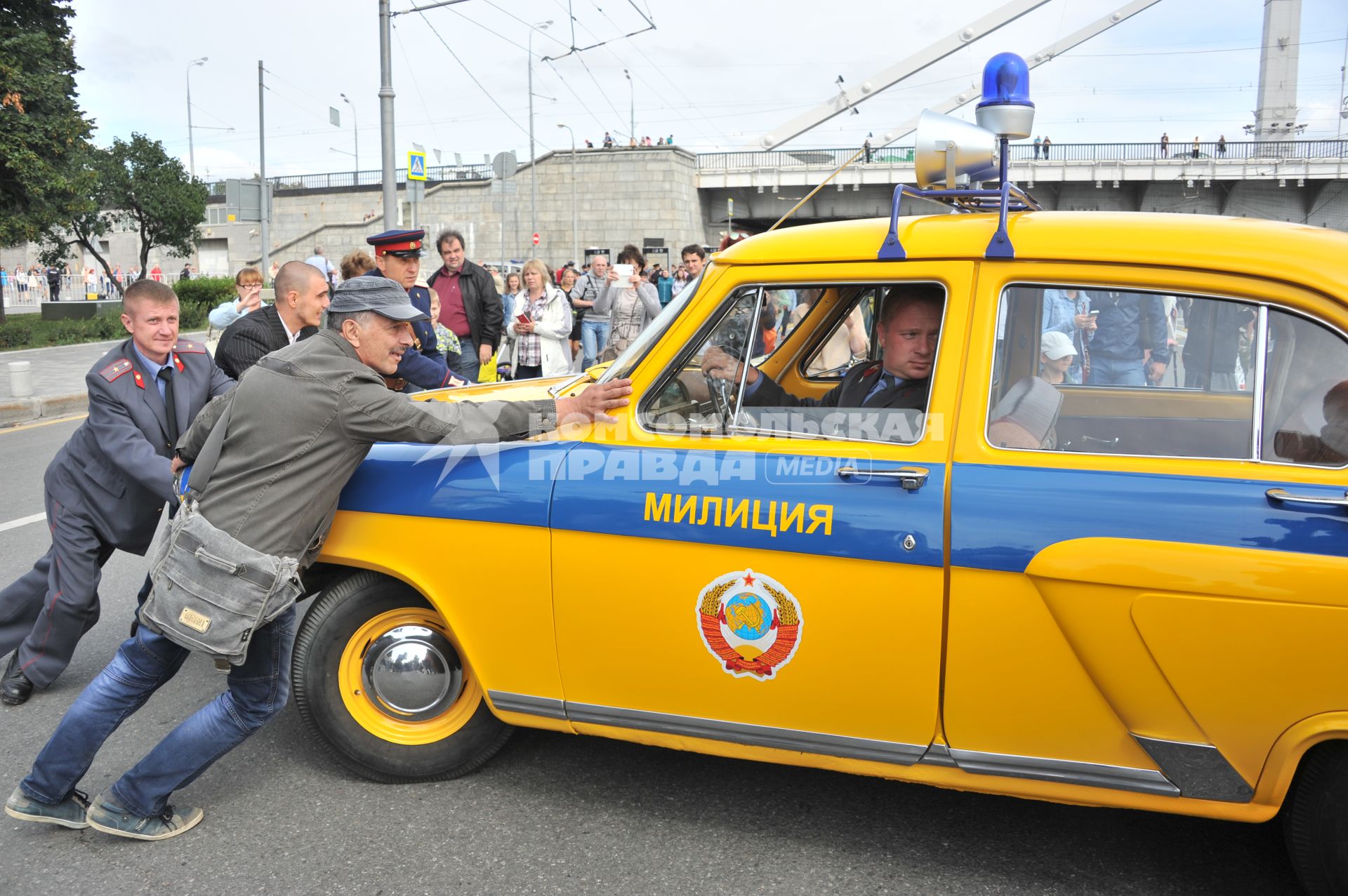 Москва. На выставке ретротранспортана одной из улиц города  в рамках праздника московского автобуса.