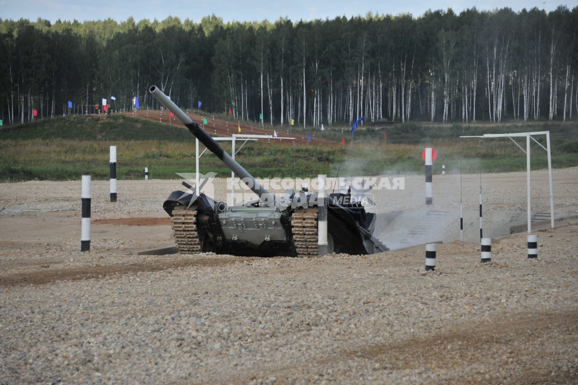 Московская область, д.Алабино. Экипаж танка Т-72Б3 армии Армении во время полуфинальных соревнований конкурса `Танковый биатлон` в рамках Армейских международных игр - 2016.