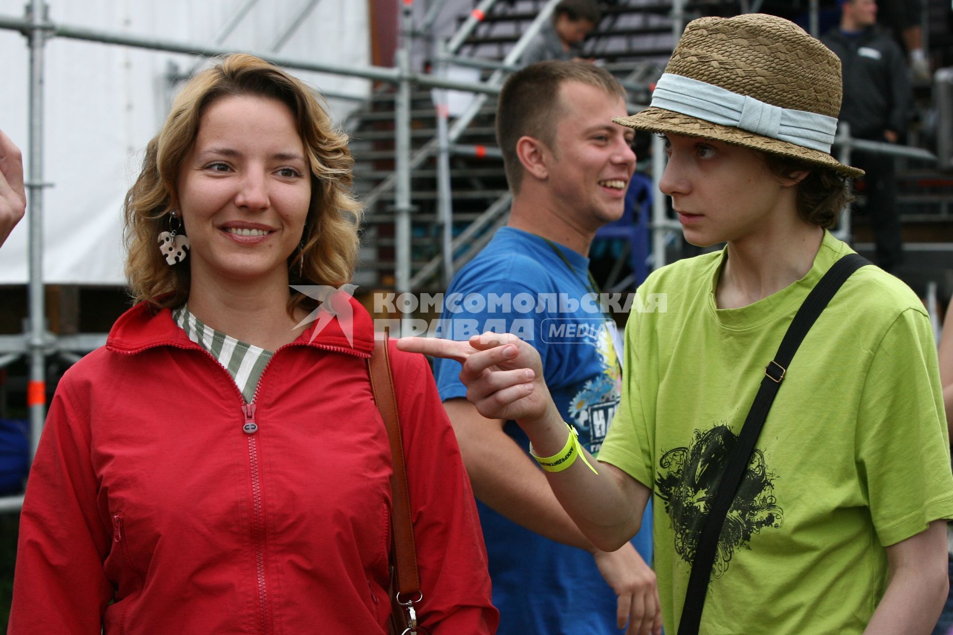 Диск 172. Ежегодный рок - фестиваль НАШЕСТВИЕ 2011  Никита (справа) - сын Алексея Кортнева  персона