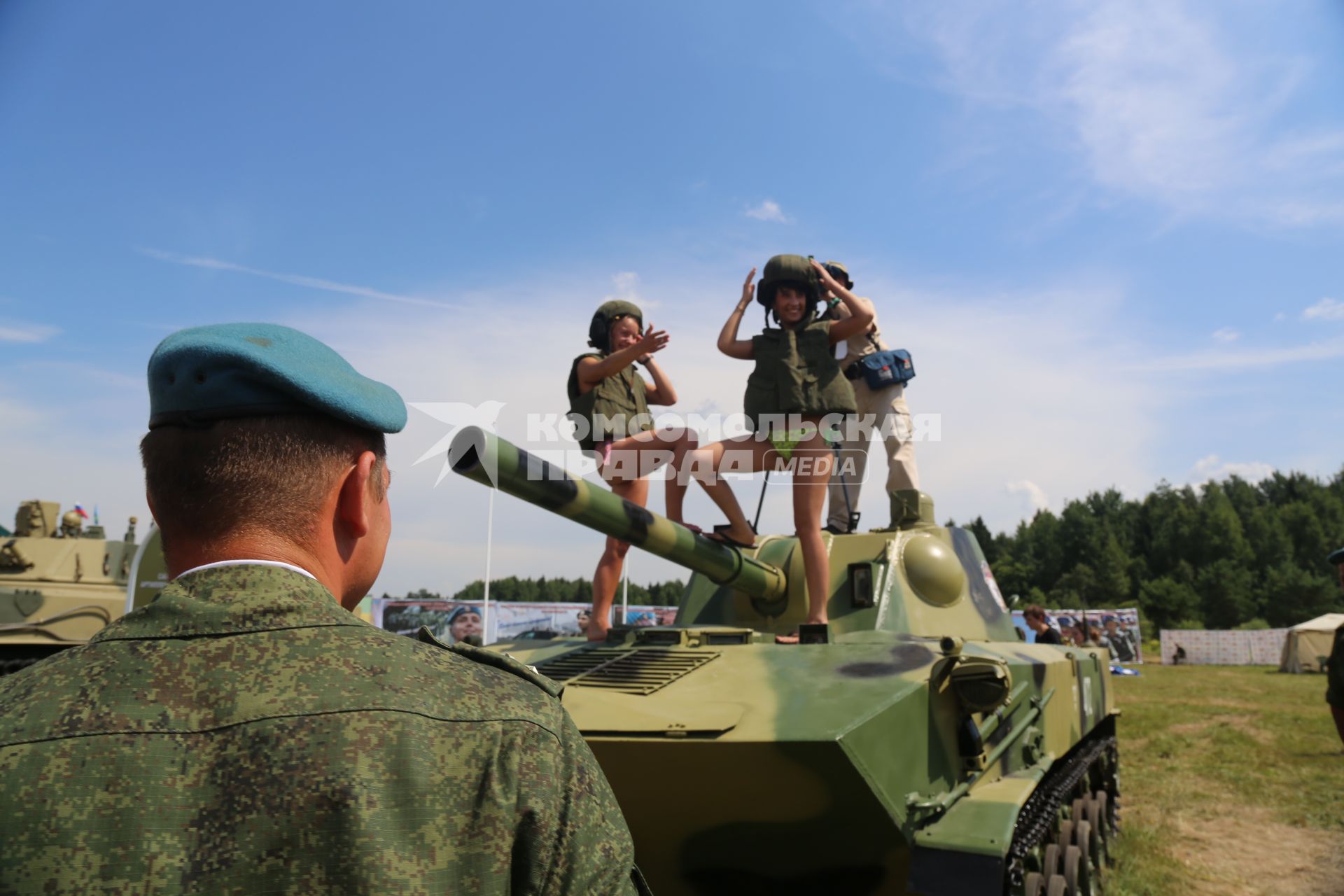 Диск 172. Ежегодный рок - фестиваль НАШЕСТВИЕ 2013  Дети на военной технике (Самоходное артиллерийское орудие 2С9 НОНА-С)