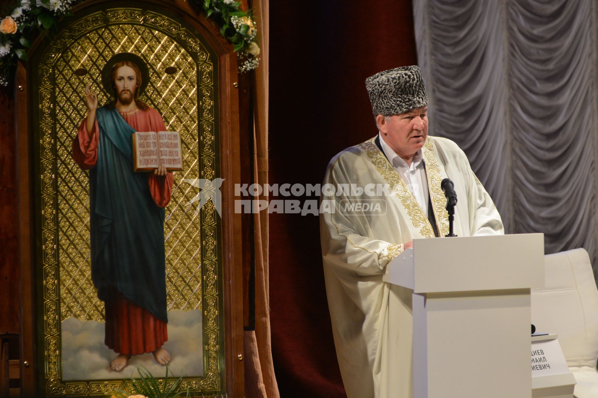 Ставрополь. Муфтий, председатель Духовного управления мусульман Карачаево-Черкесской Республики Исмаил Бердиев на  IV Ставропольском Форуме Всемирного Русского Народного Собора.