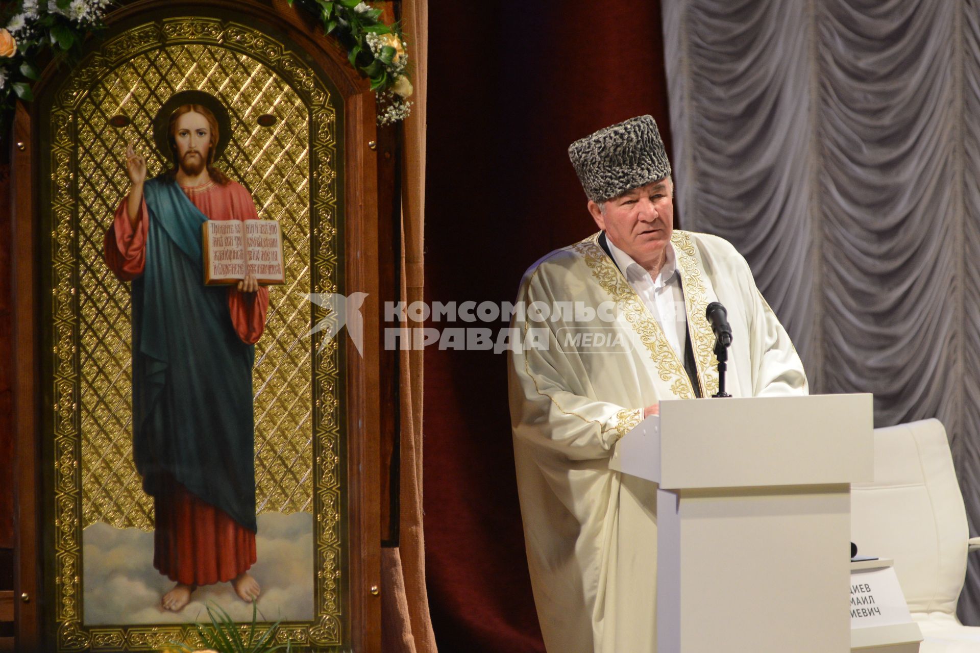 Ставрополь. Муфтий, председатель Духовного управления мусульман Карачаево-Черкесской Республики Исмаил Бердиев на  IV Ставропольском Форуме Всемирного Русского Народного Собора.