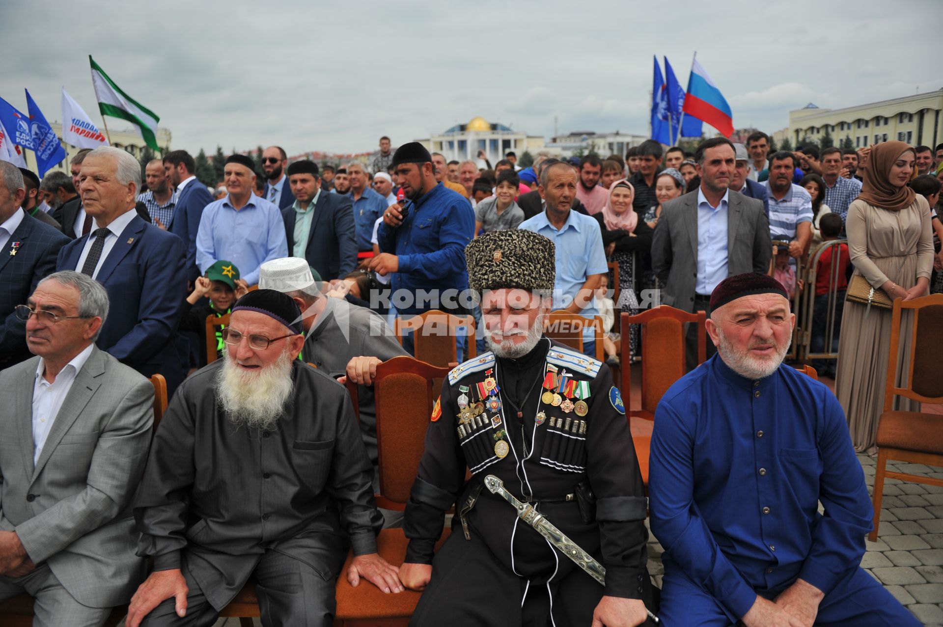 Ингушетия, Магас.  Жители города во время  встречи российского дзюдоиста Хасана Халмурзаева, завоевавшего золотую медаль на Олимпиаде в Рио-де-Жанейро.