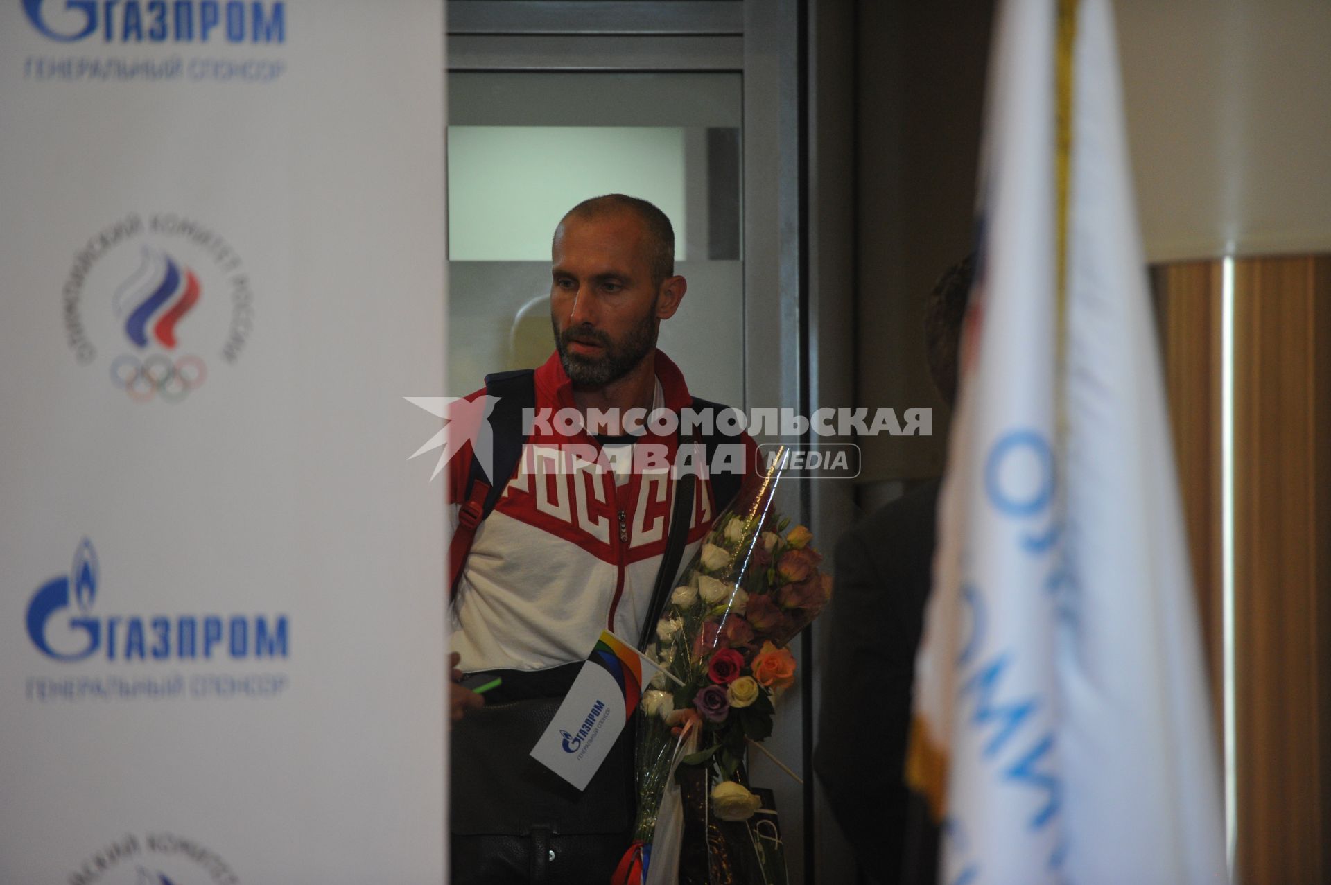 Москва. Волейболист  Сергей  Тетюхин во время церемонии встречи чемпионов и призеров ХХХI  летних Олимпийских игр  Рио 2016  в аэропорту `Шереметьево`.