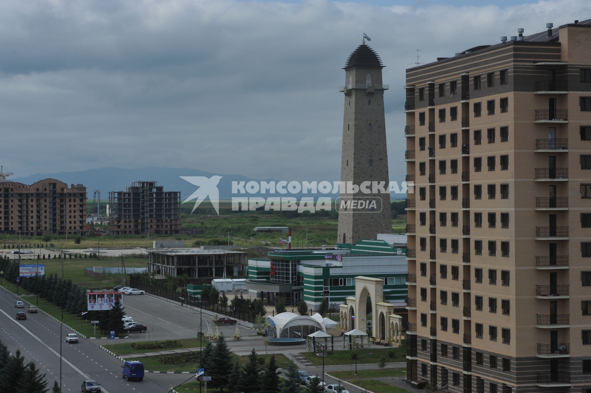 Ингушетия, Магас. Панорама города и вид на Башню Согласия.