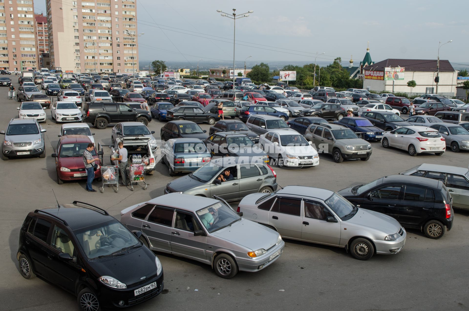 Самара. Автомобильная парковка.