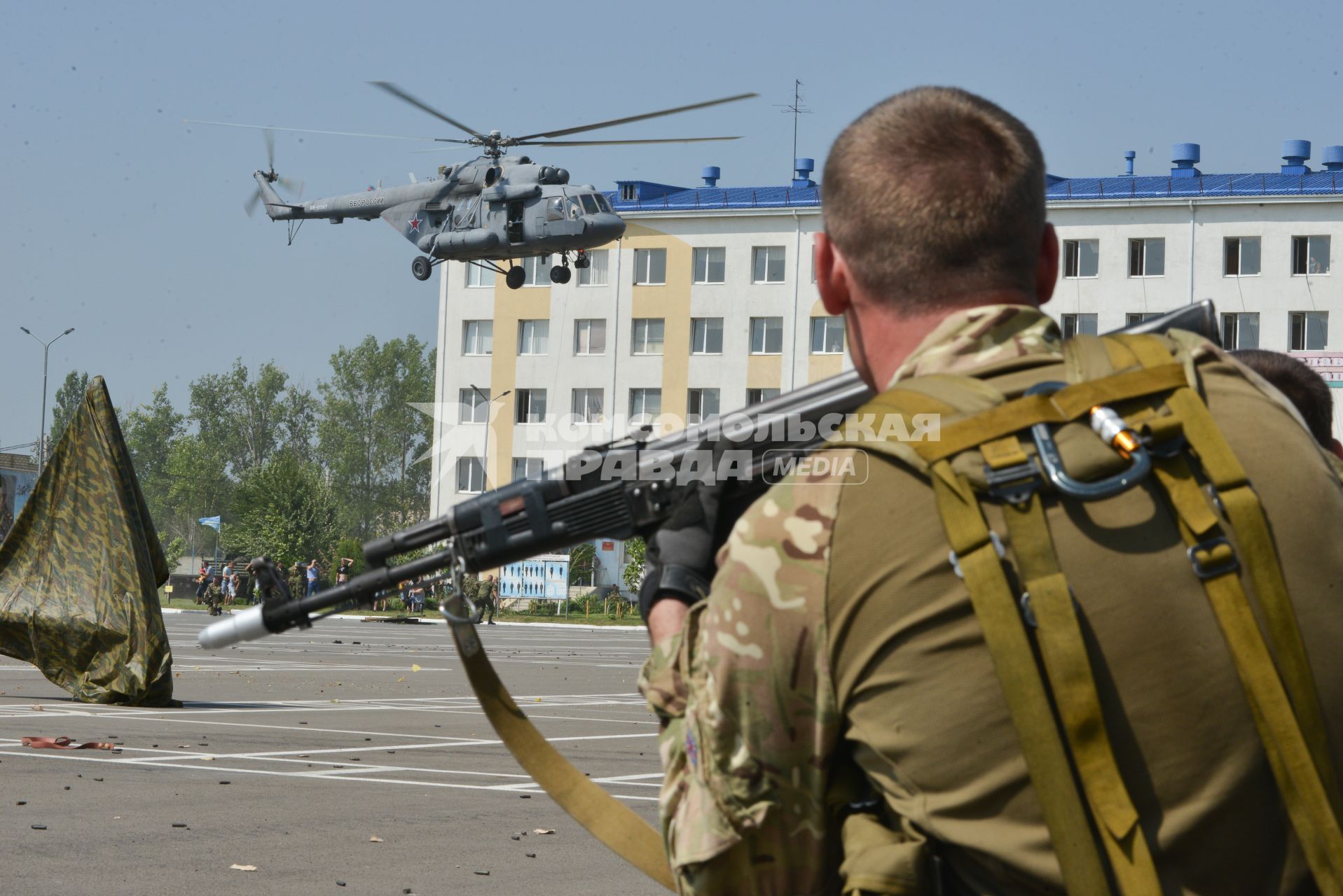 Ставрополь. Парадом и показательными выступлениями  отметил  свой профессиональный праздник 247-й гвардейский  десантно-штурмовой Кавказский  казачий о полк .