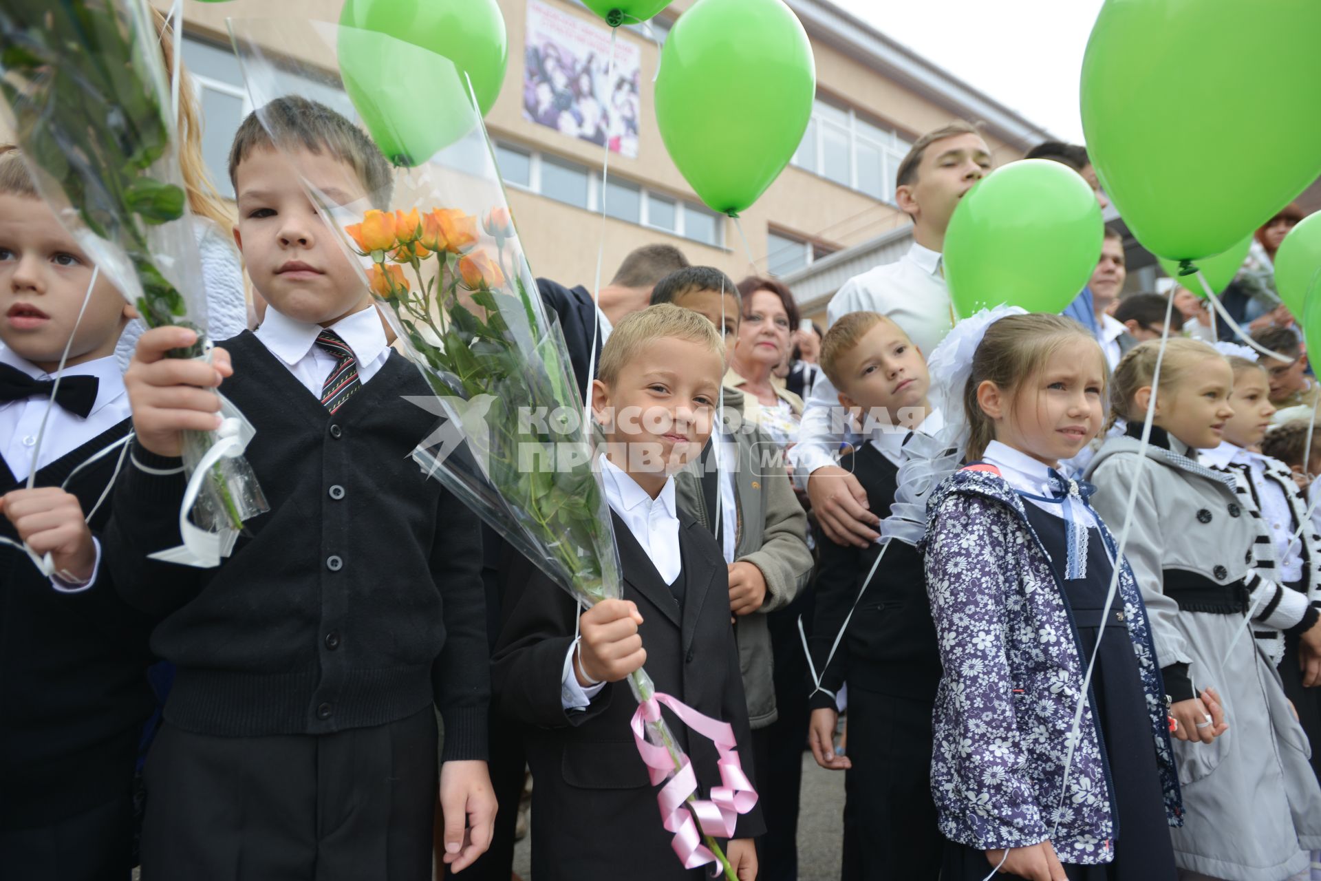 Ставрополь. Первоклассники на торжественной линейке, посвященной Дню знаний.