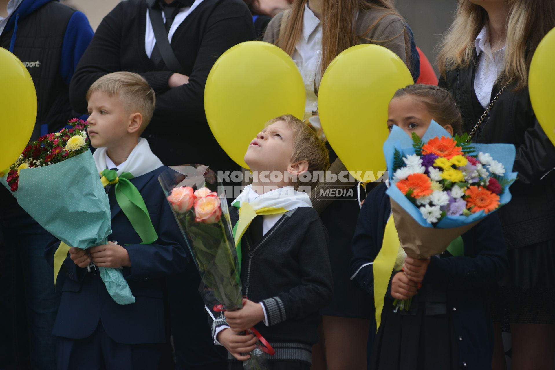 Ставрополь. Первоклассники на торжественной линейке, посвященной Дню знаний.