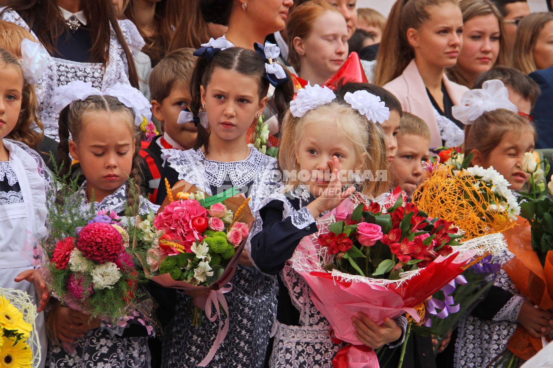 Уфа. Первоклассники на торжественной линейке, посвященной Дню знаний.