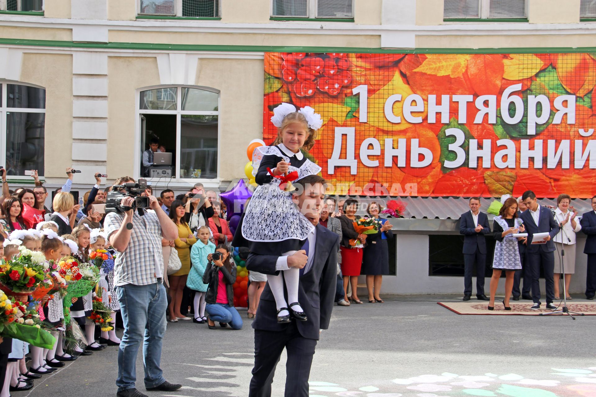 Уфа.  Первый звонок на торжественной линейке, посвященной Дню знаний.