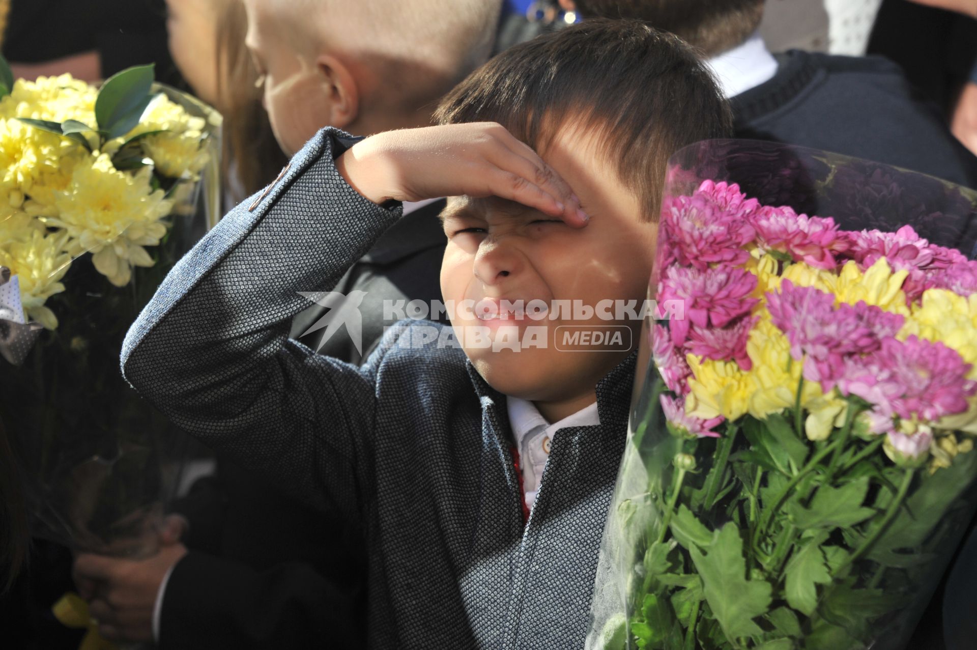 Москва. Первокласснк перед торжественной линейкой, посвященной Дню знаний.